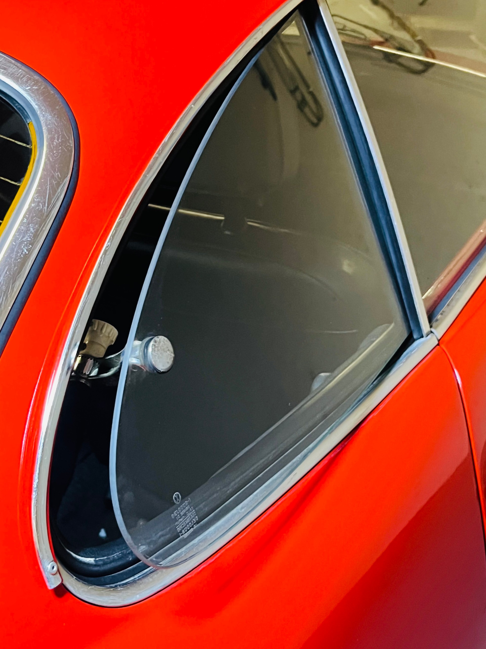 VW KARMANN-GHIA-image-2