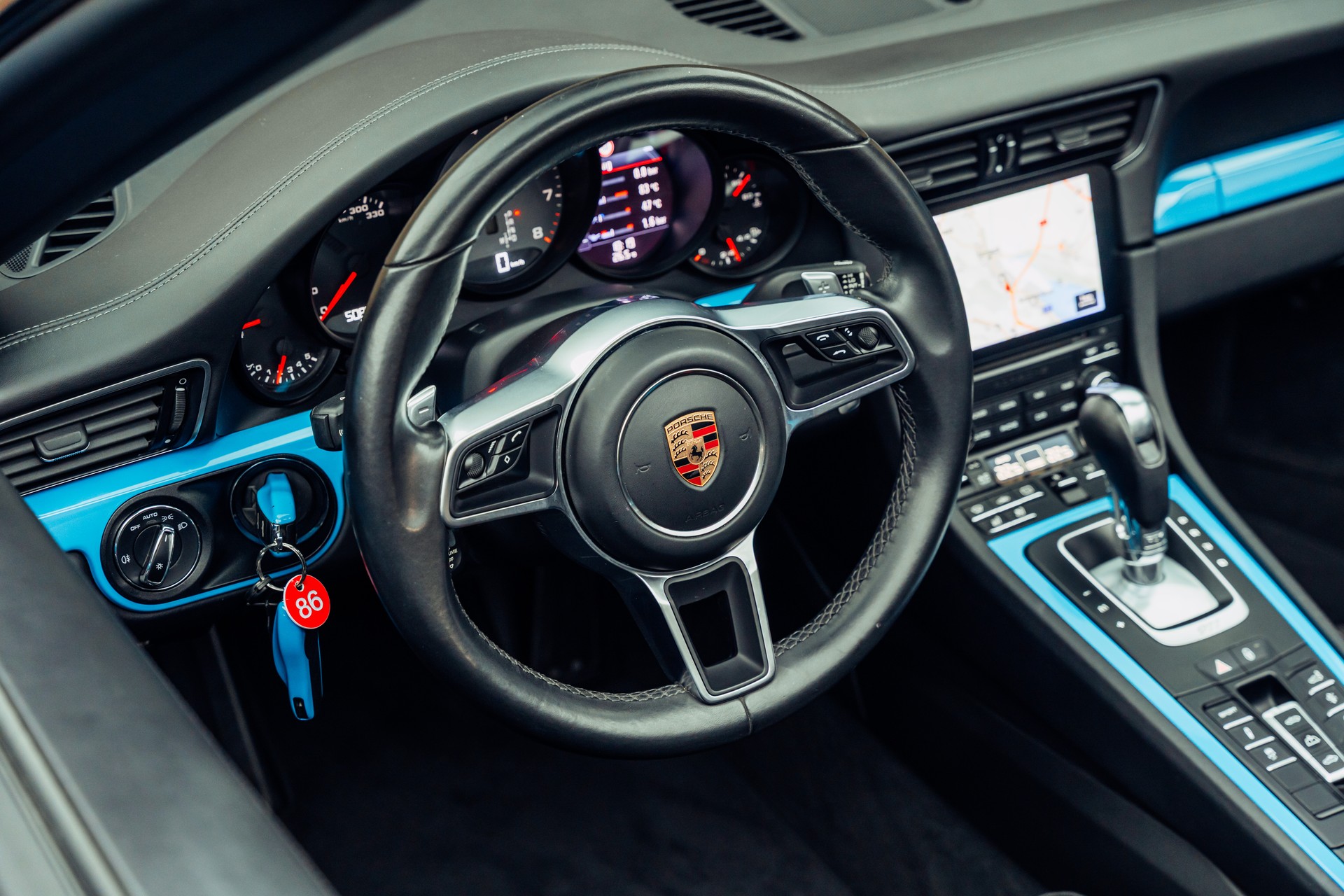PORSCHE 911 Carrera 4S Cabrio PDK Miamiblau-image-14