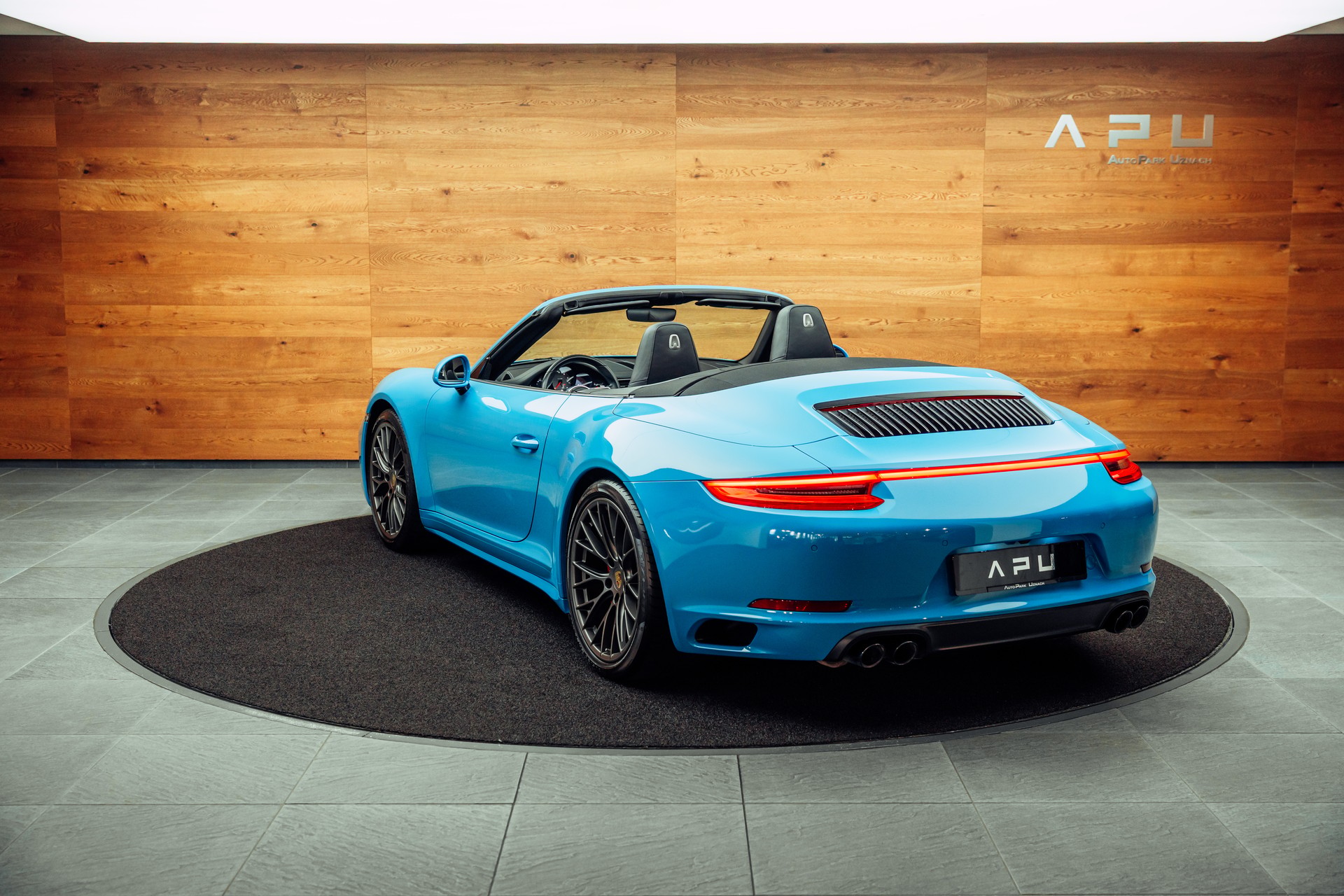PORSCHE 911 Carrera 4S Cabrio PDK Miamiblau-showroom-element-2