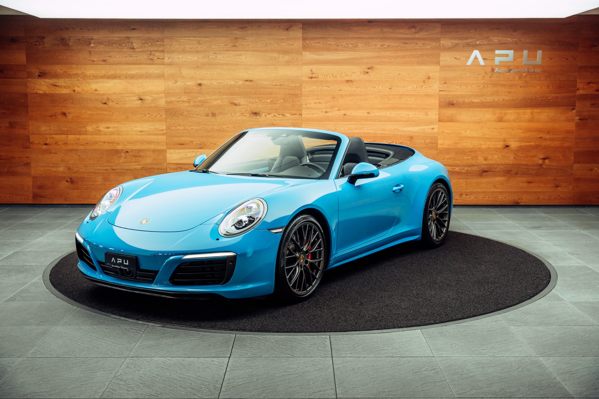 PORSCHE 911 Carrera 4S Cabrio PDK Miamiblau-showroom-element-3