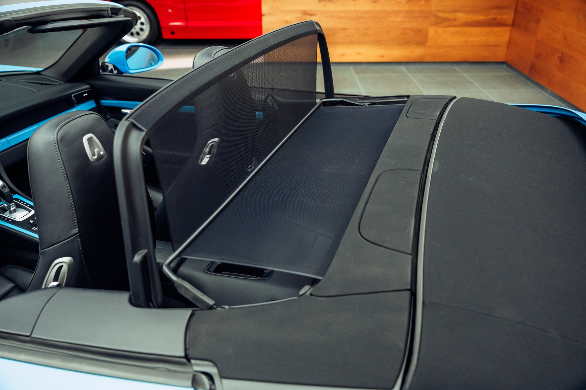 PORSCHE 911 Carrera 4S Cabrio PDK Miamiblau-image-10