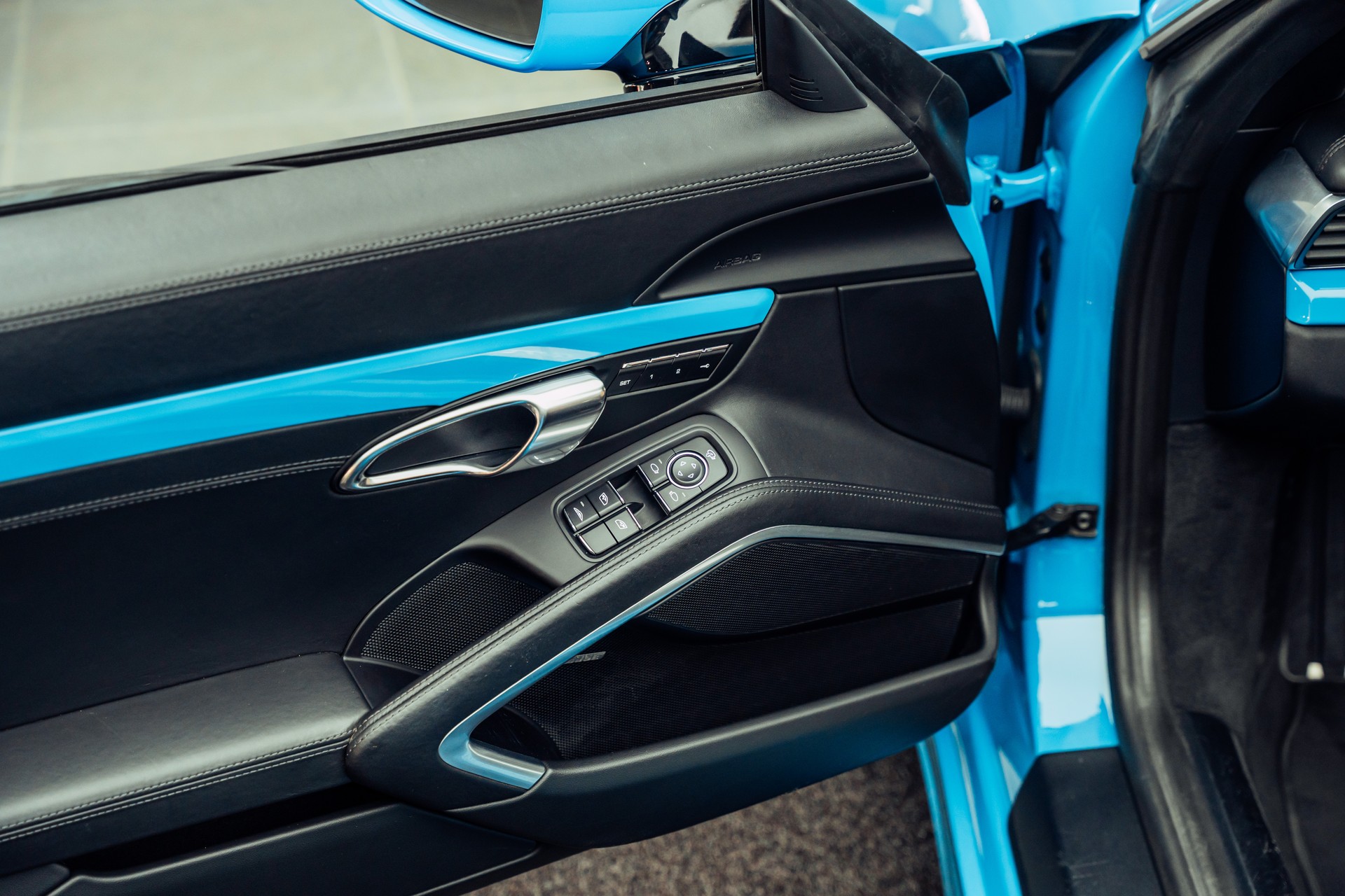 PORSCHE 911 Carrera 4S Cabrio PDK Miamiblau-image-13