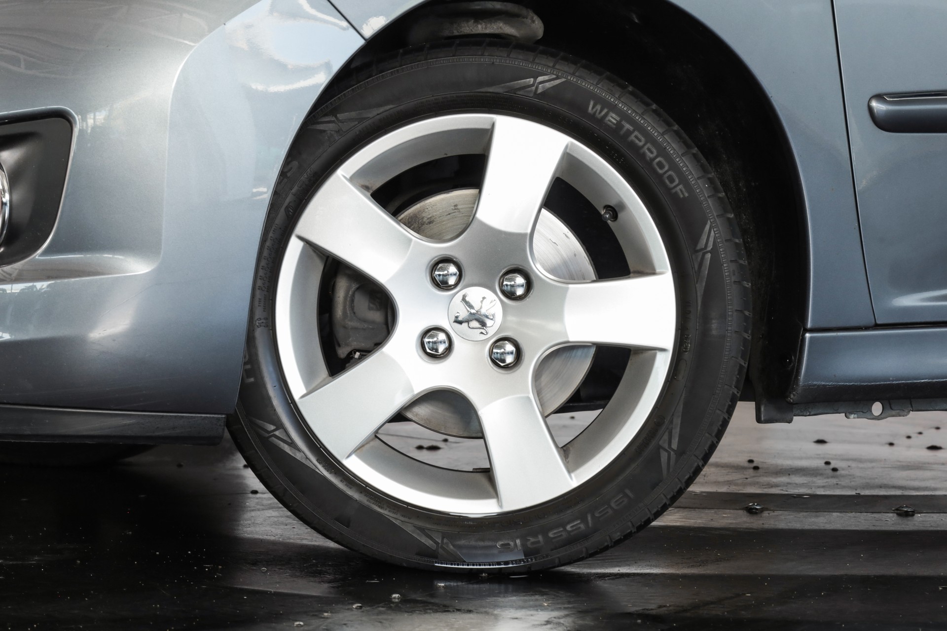 PEUGEOT 207 SW 1.6 16V Allure-image-6