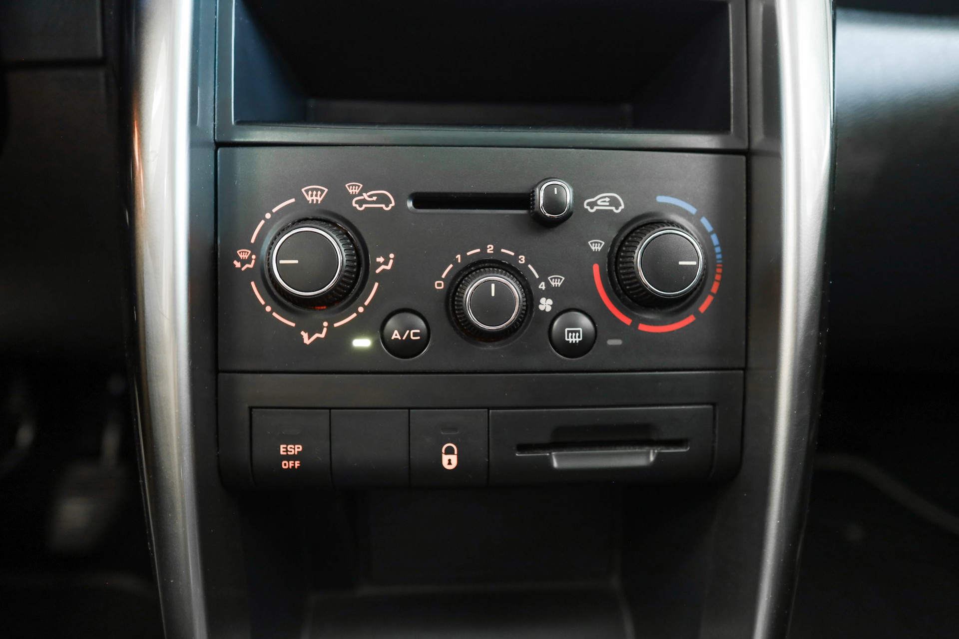 PEUGEOT 207 SW 1.6 16V Allure-image-14