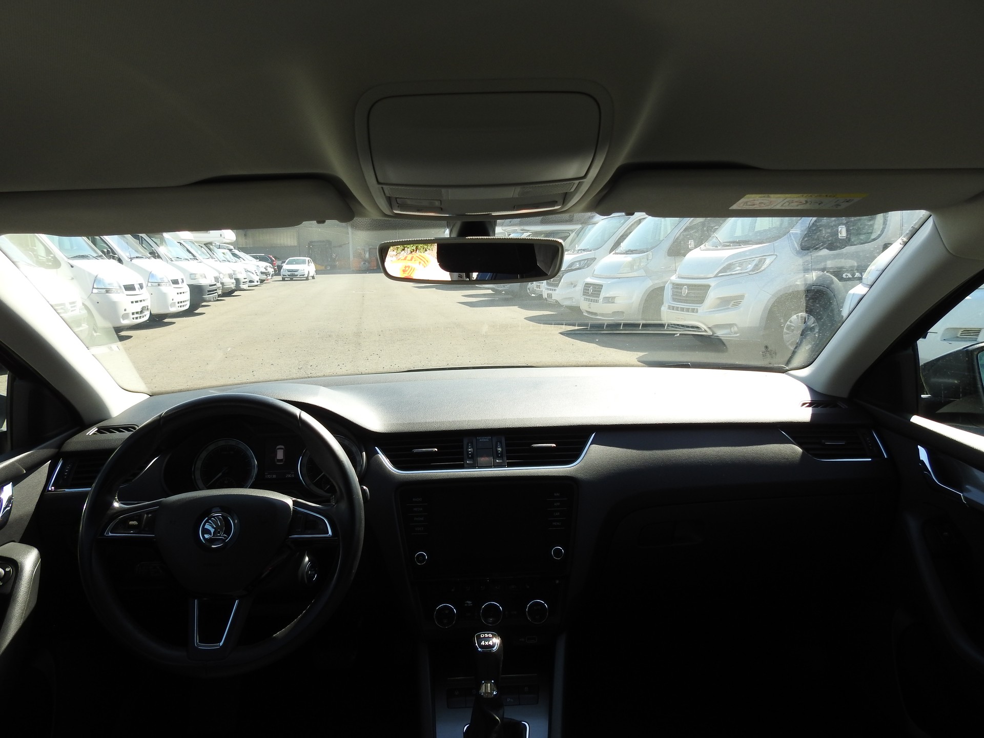 SKODA Octavia Combi 2.0 TDI Soleil 4x4 DSG-image-16