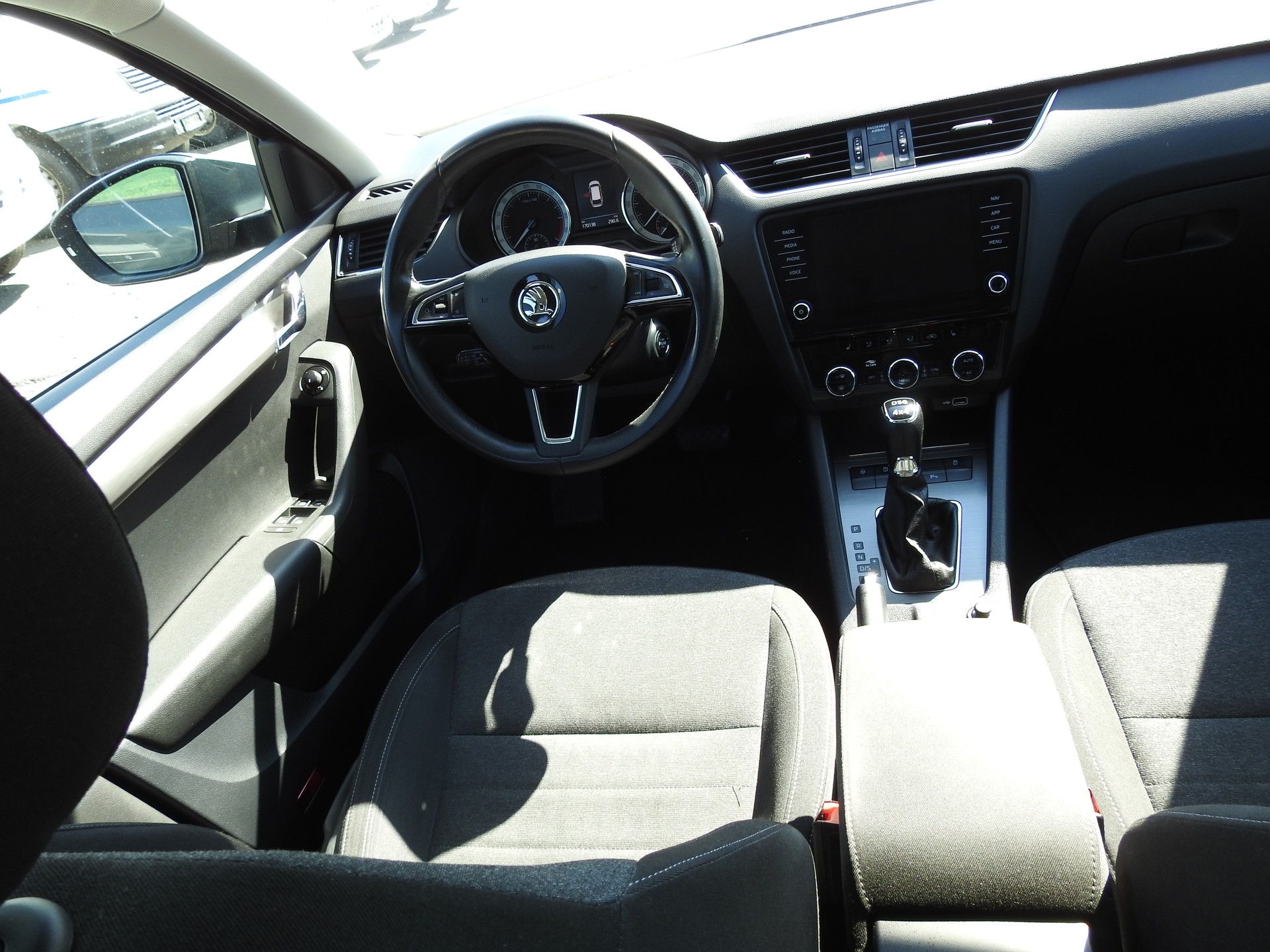 SKODA Octavia Combi 2.0 TDI Soleil 4x4 DSG-image-19