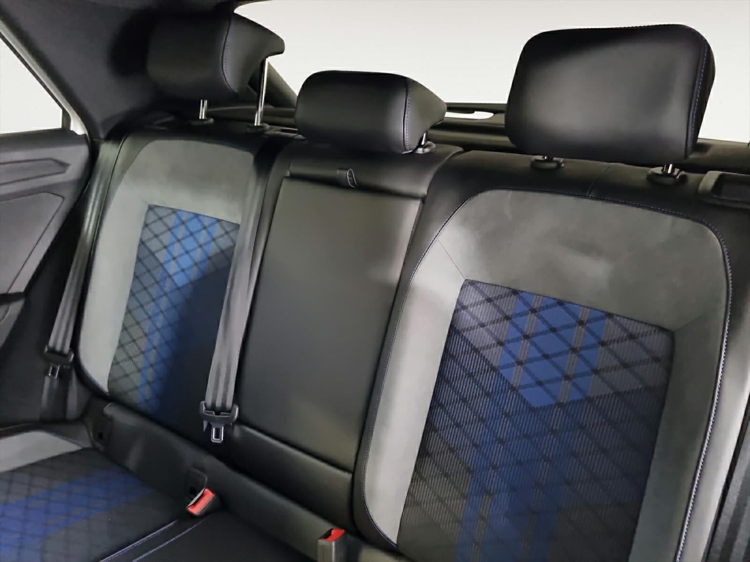 VW T-Roc 2.0 TSI R DSG 4Motion-image-6
