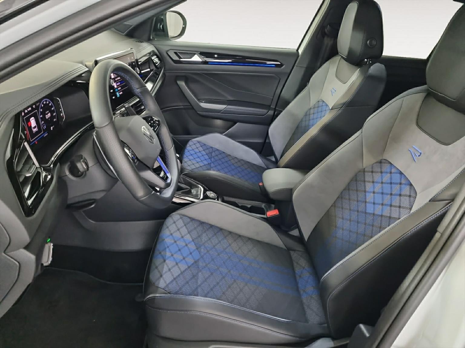VW T-Roc 2.0 TSI R DSG 4Motion-image-5