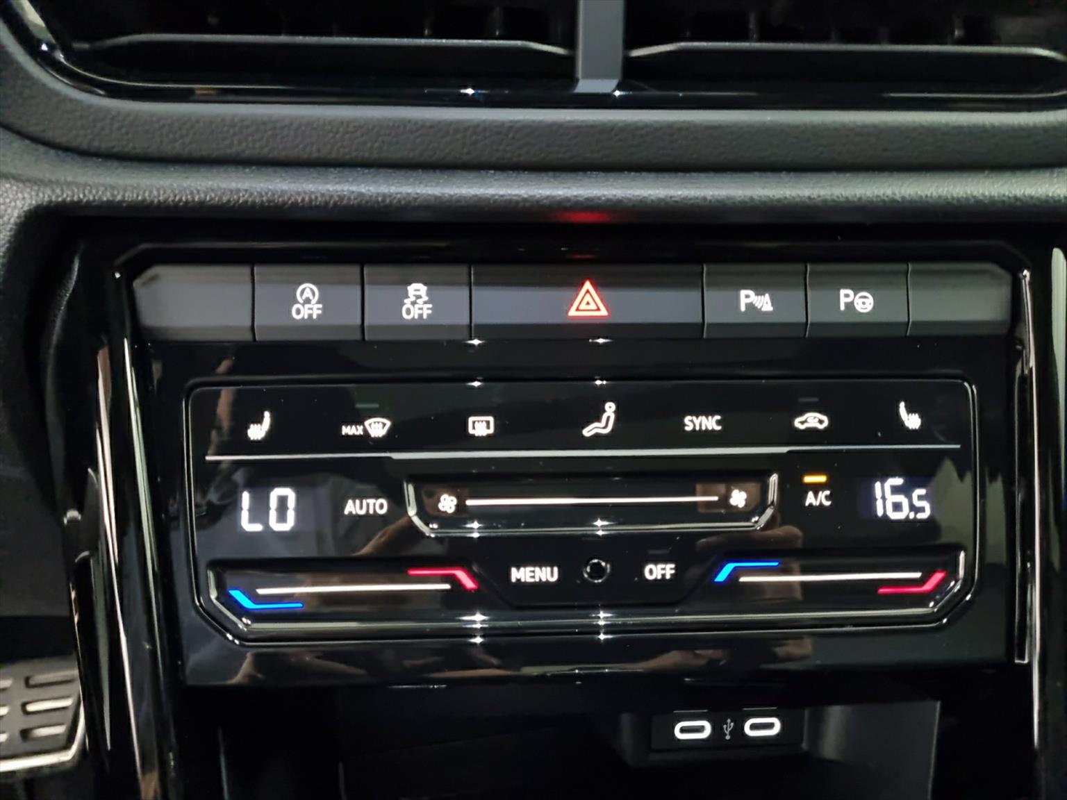VW T-Roc 2.0 TSI R DSG 4Motion-image-12