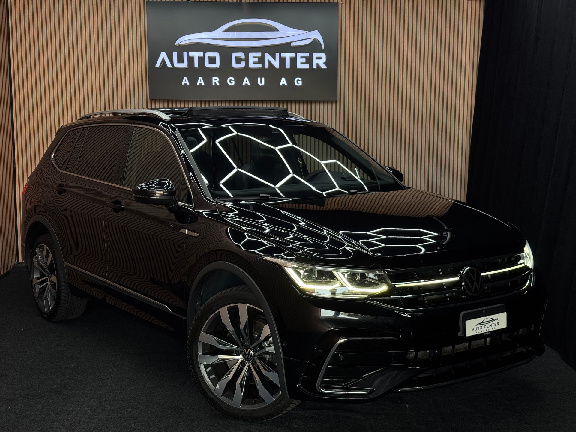 VW Tiguan Allspace 2.0 TDI SCR R-Line DSG 7 Sitze *ab CHF 299.-/ Monat*