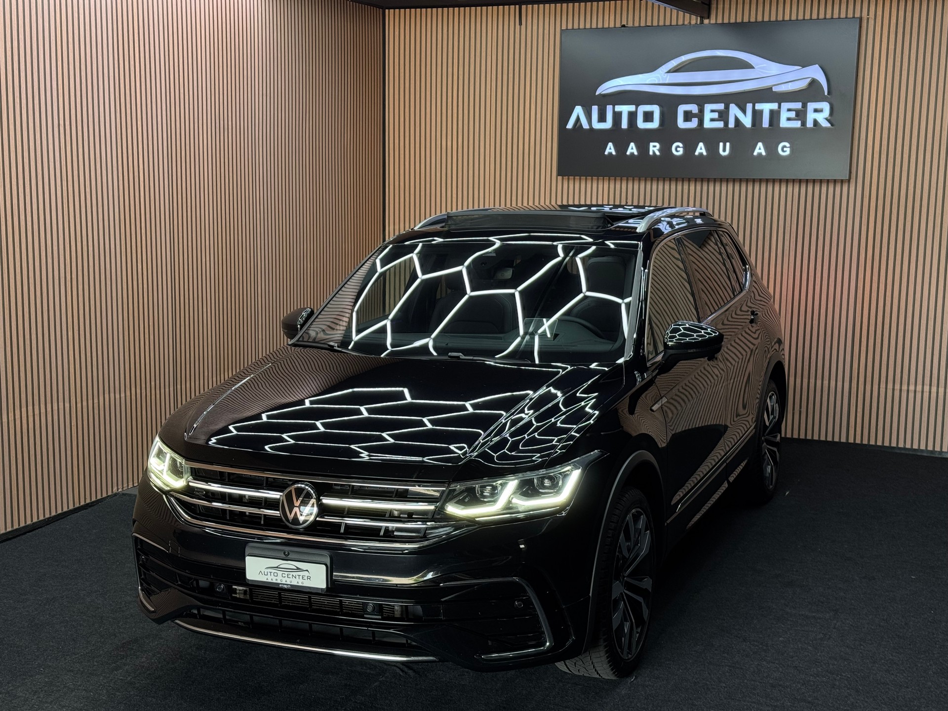 VW Tiguan Allspace 2.0 TDI SCR R-Line DSG 7 Sitze *ab CHF 299.-/ Monat*-showroom-element-2