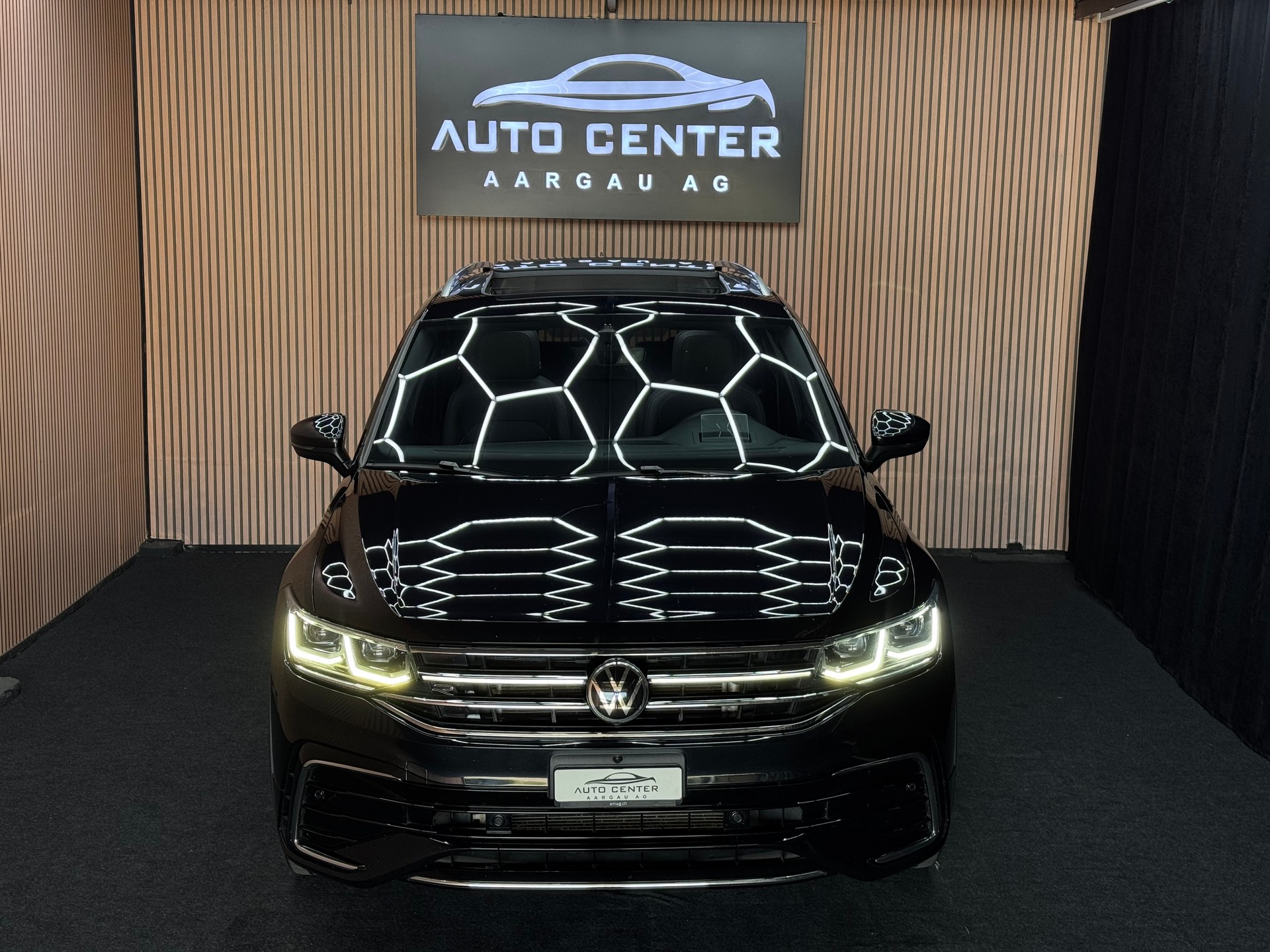 VW Tiguan Allspace 2.0 TDI SCR R-Line DSG 7 Sitze *ab CHF 299.-/ Monat*-showroom-element-1