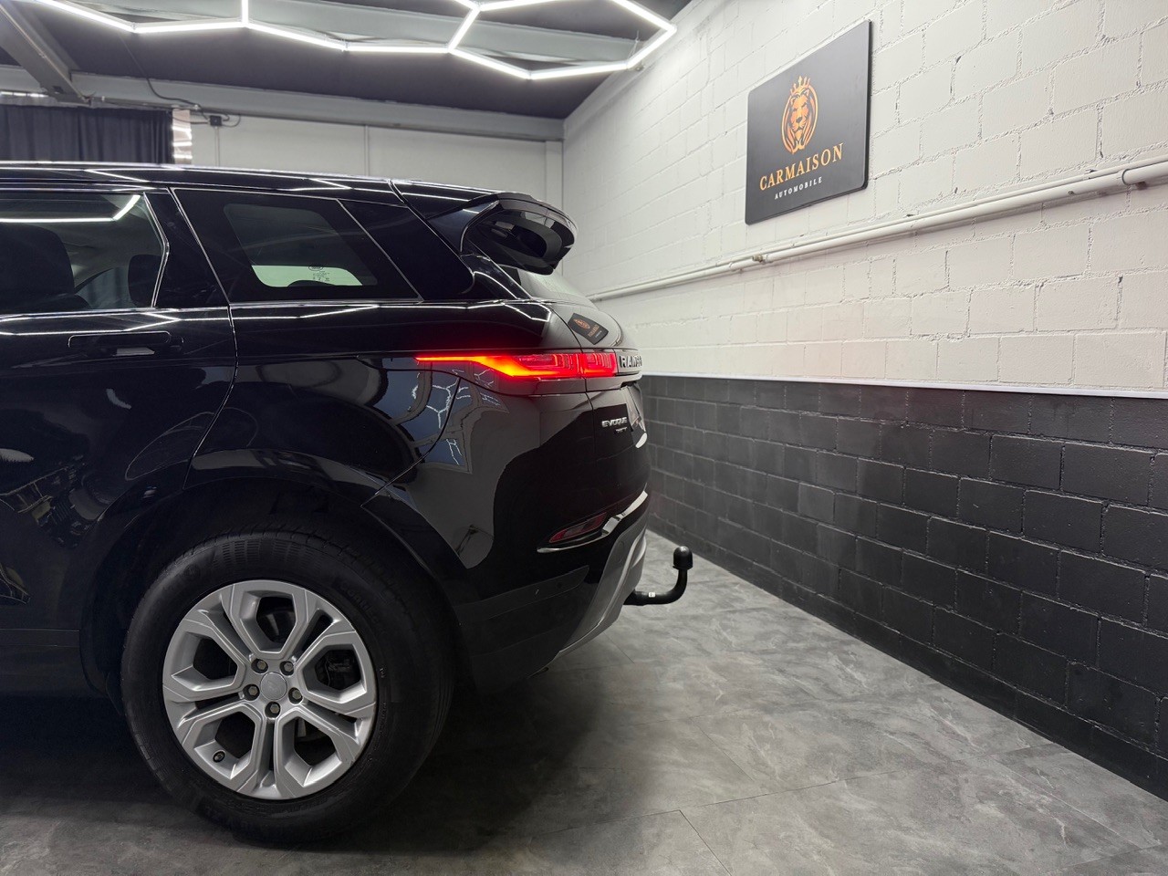 LAND ROVER Range Rover Evoque R-Dynamic D 180 S AT9-showroom-element-3
