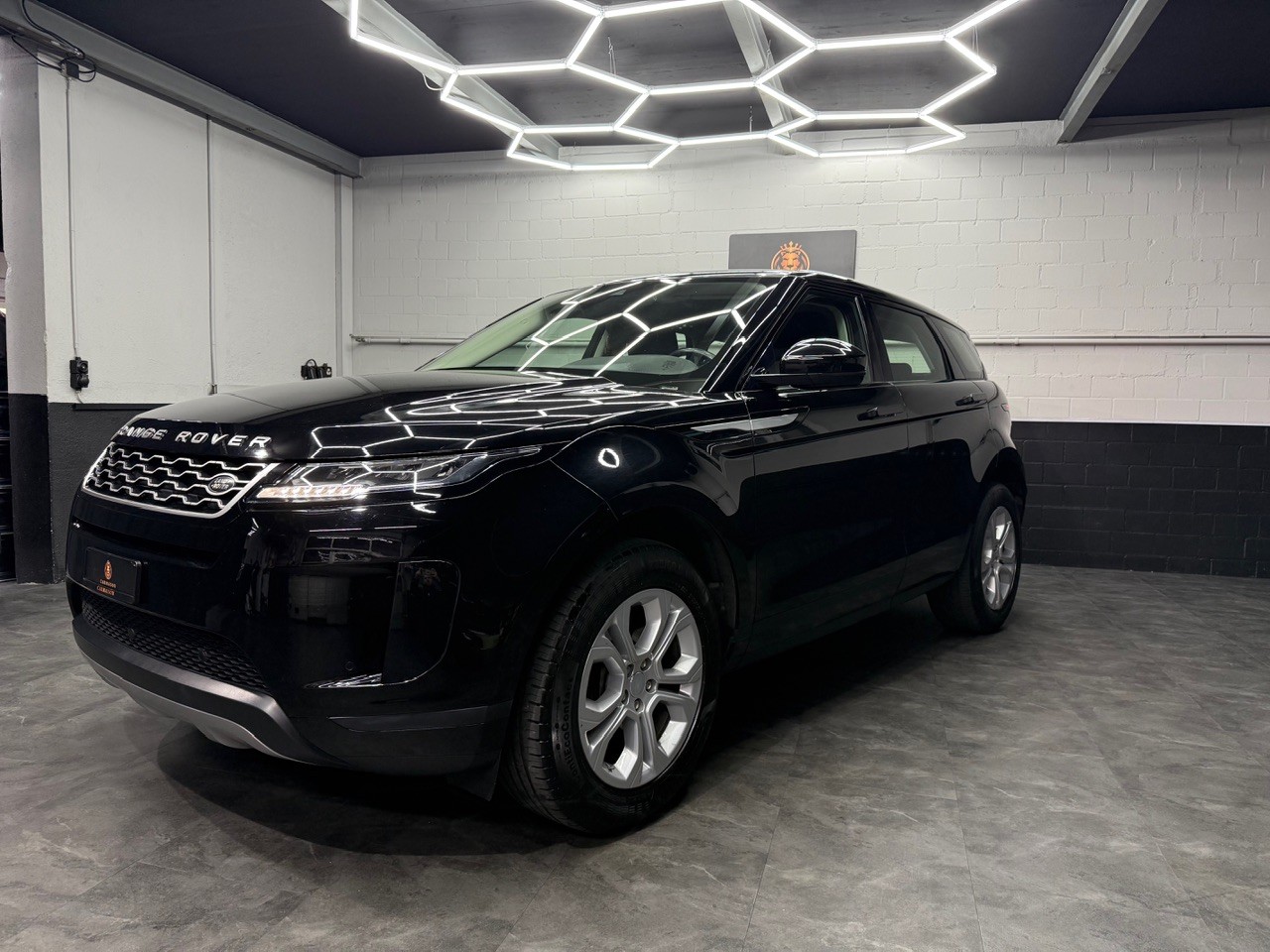 LAND ROVER Range Rover Evoque R-Dynamic D 180 S AT9-showroom-element-2
