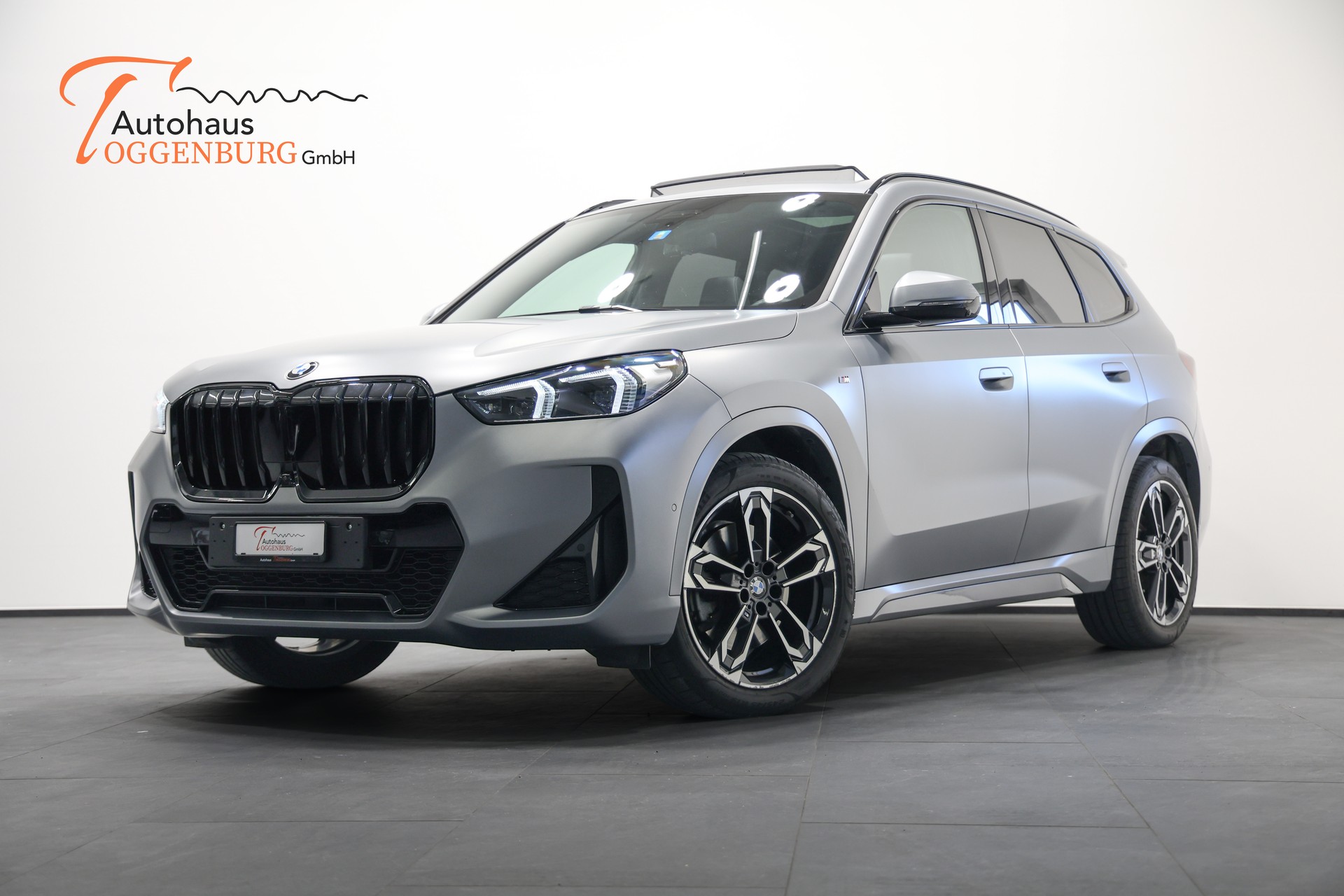 BMW X1 xDrive 23d 48V M Sport *CH-Fahrzeug*Invididual-Grau Matt Lackierung*BMW Garantie bis 10.2027*-showroom-element-2