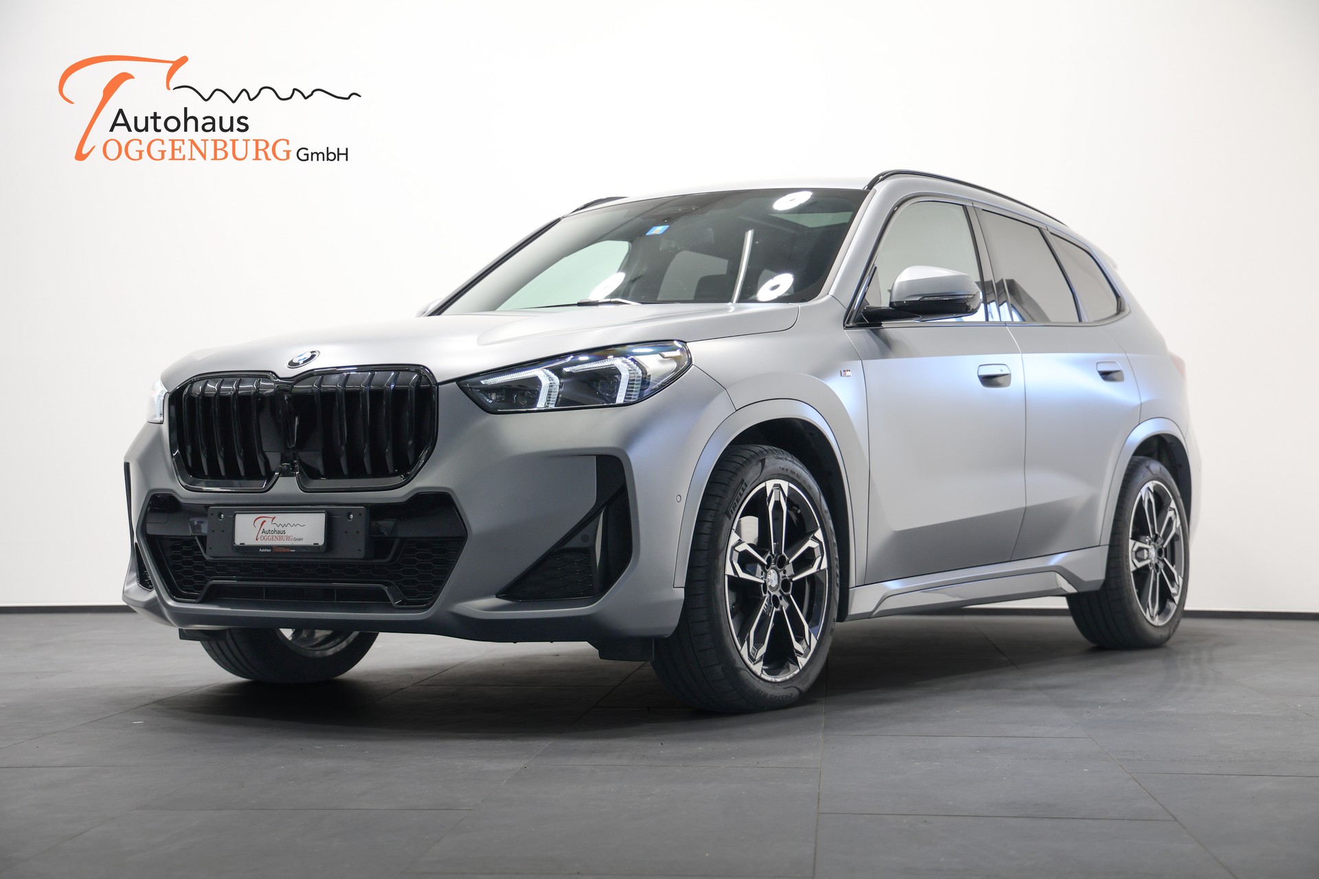 BMW X1 xDrive 23d 48V M Sport *CH-Fahrzeug*Invididual-Grau Matt Lackierung*BMW Garantie bis 10.2027*-showroom-element-3