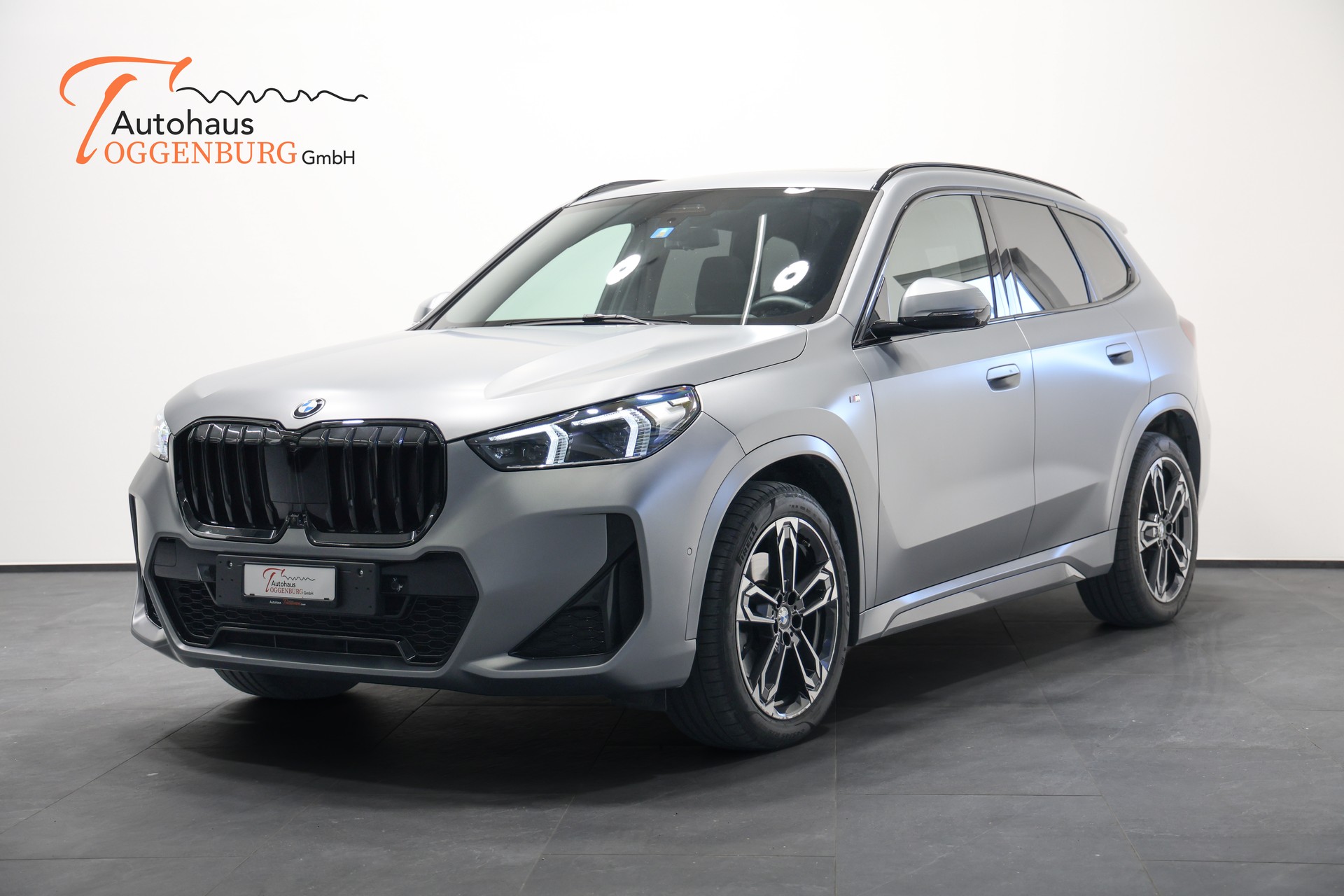 BMW X1 xDrive 23d 48V M Sport *CH-Fahrzeug*Invididual-Grau Matt Lackierung*BMW Garantie bis 10.2027*-showroom-element-1