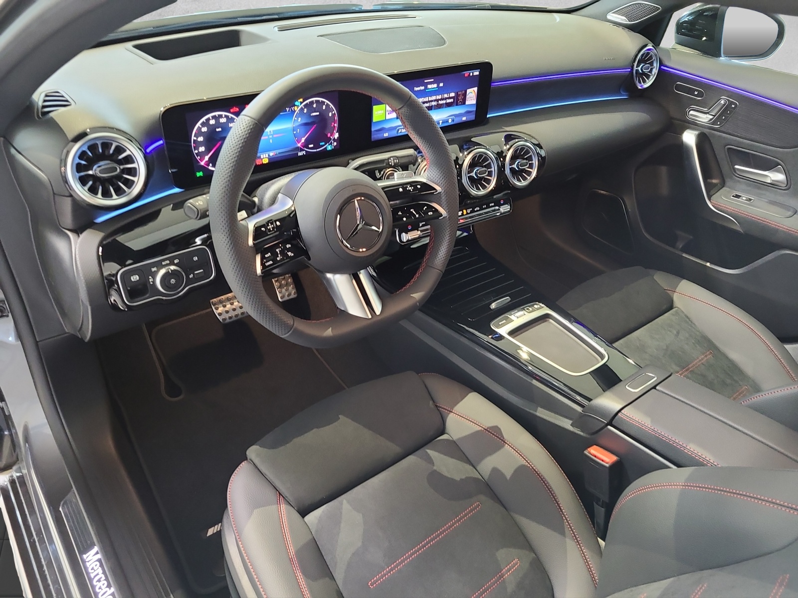 MERCEDES-BENZ A 250 AMG Line 4M W177-image-12