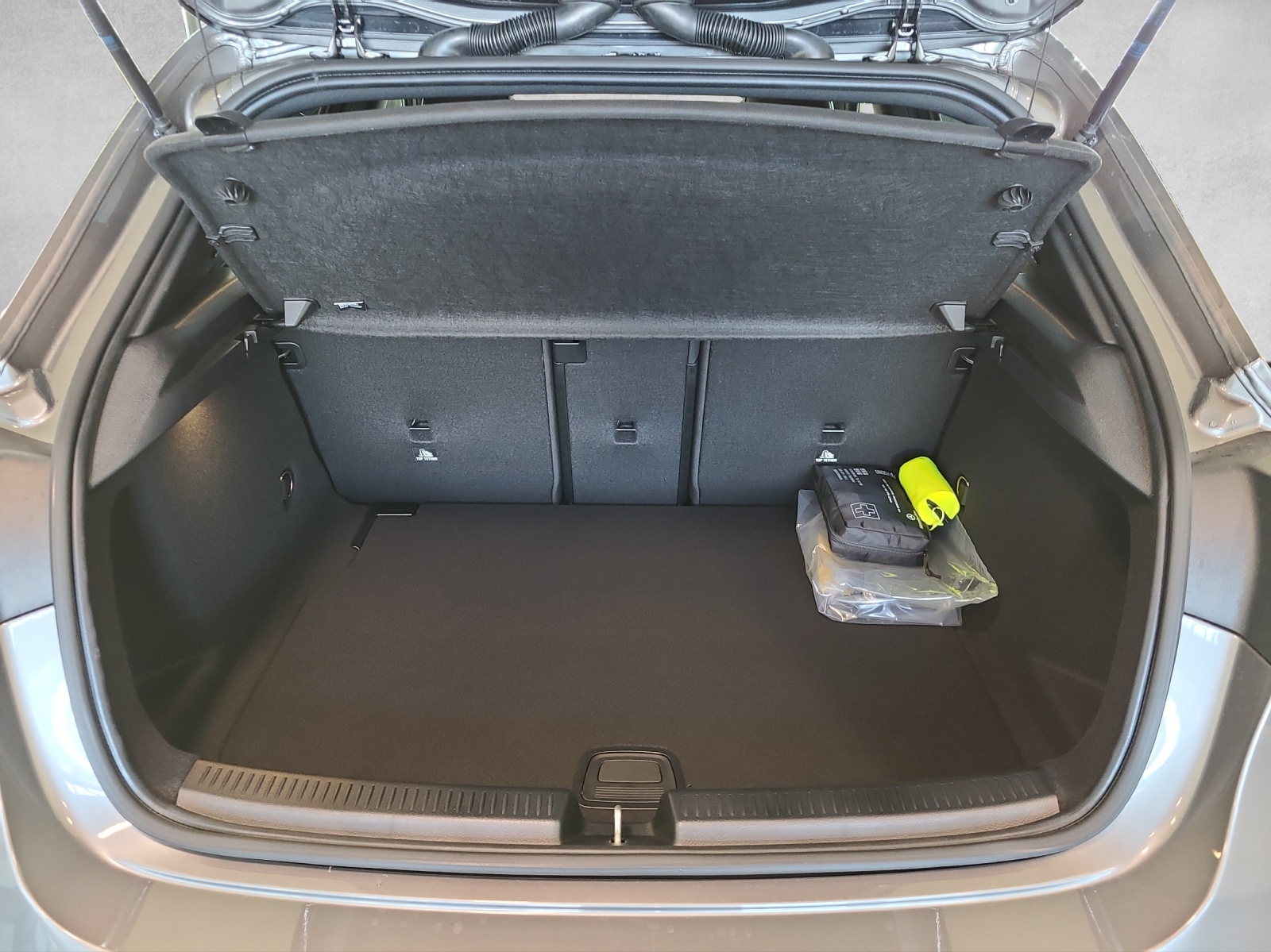 MERCEDES-BENZ A 250 AMG Line 4M W177-image-5