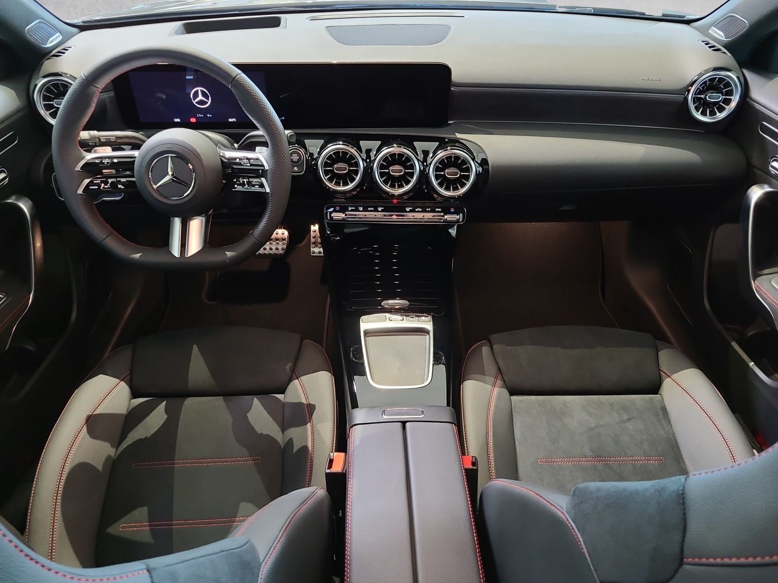 MERCEDES-BENZ A 250 AMG Line 4M W177-showroom-element-3