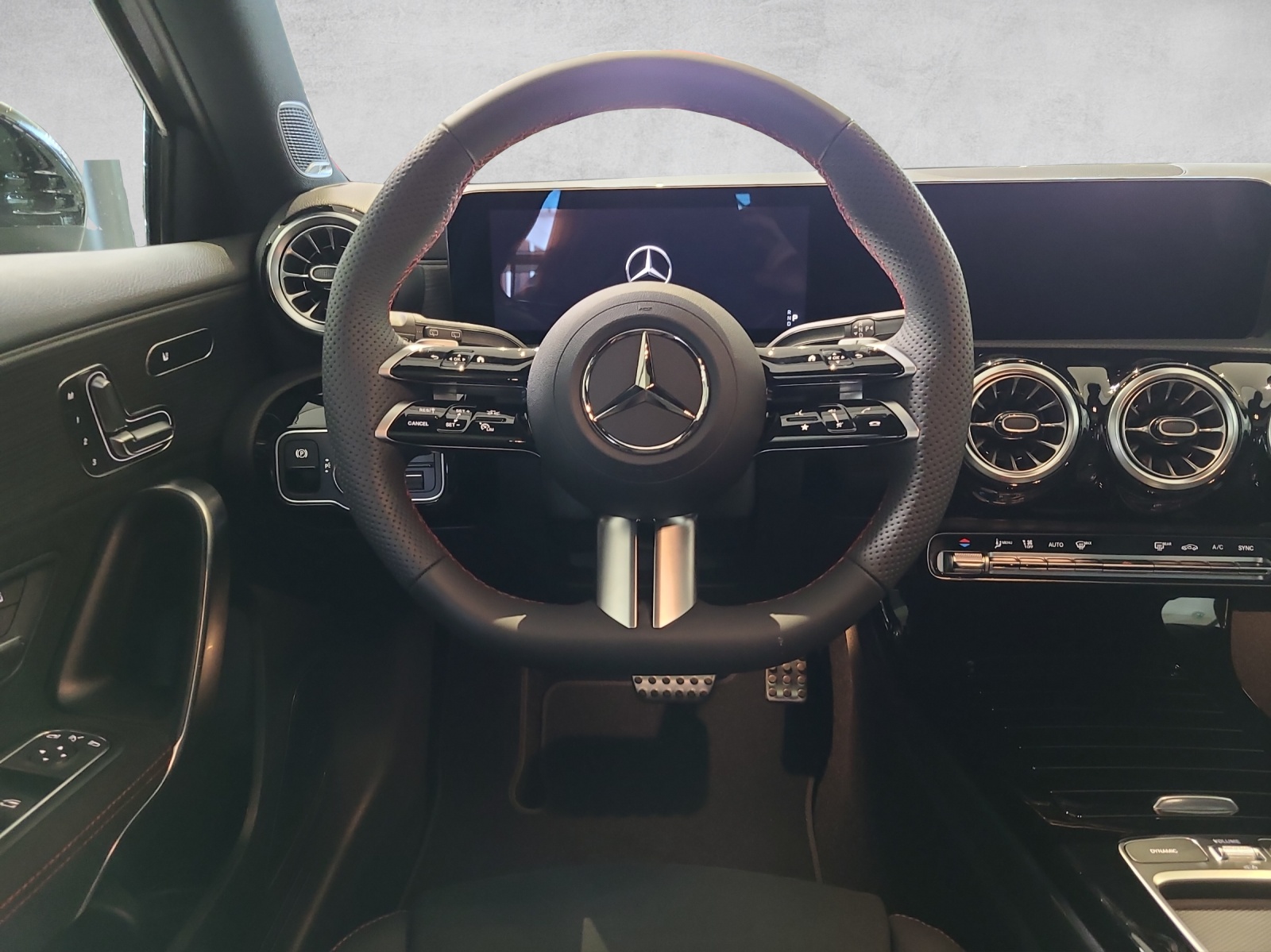 MERCEDES-BENZ A 250 AMG Line 4M W177-image-4