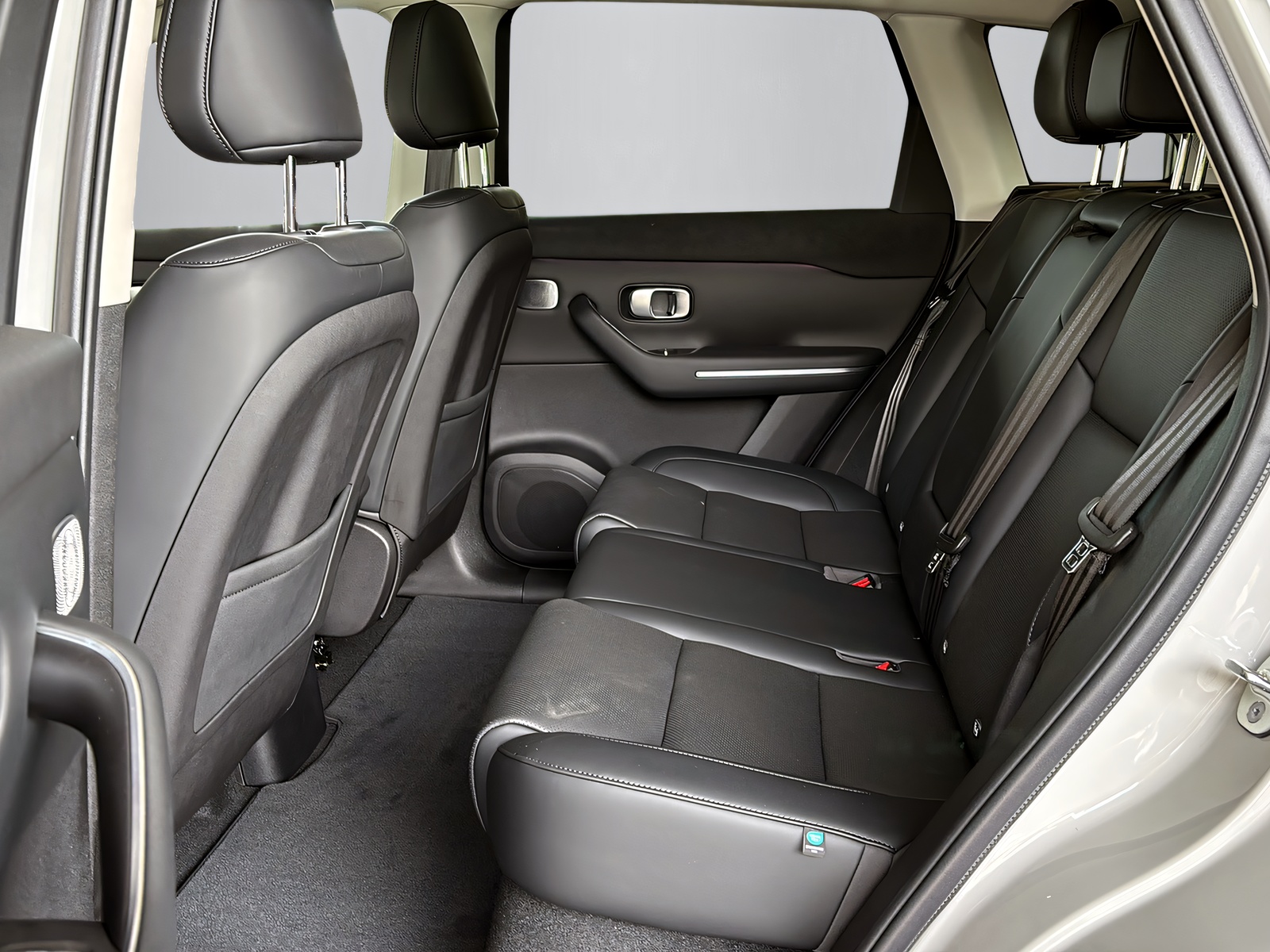 LEAPMOTOR C10 Hybrid EV-image-6