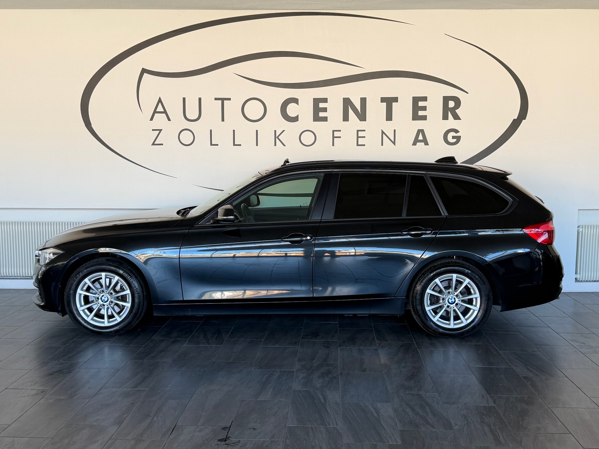 BMW 320d xDrive Touring Edition Sport Line Steptronic-showroom-element-3