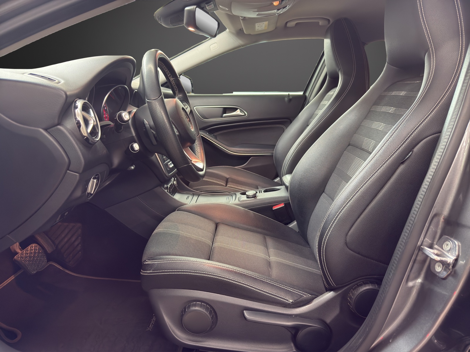 MERCEDES-BENZ GLA 200 d Urban 4Matic-image-9