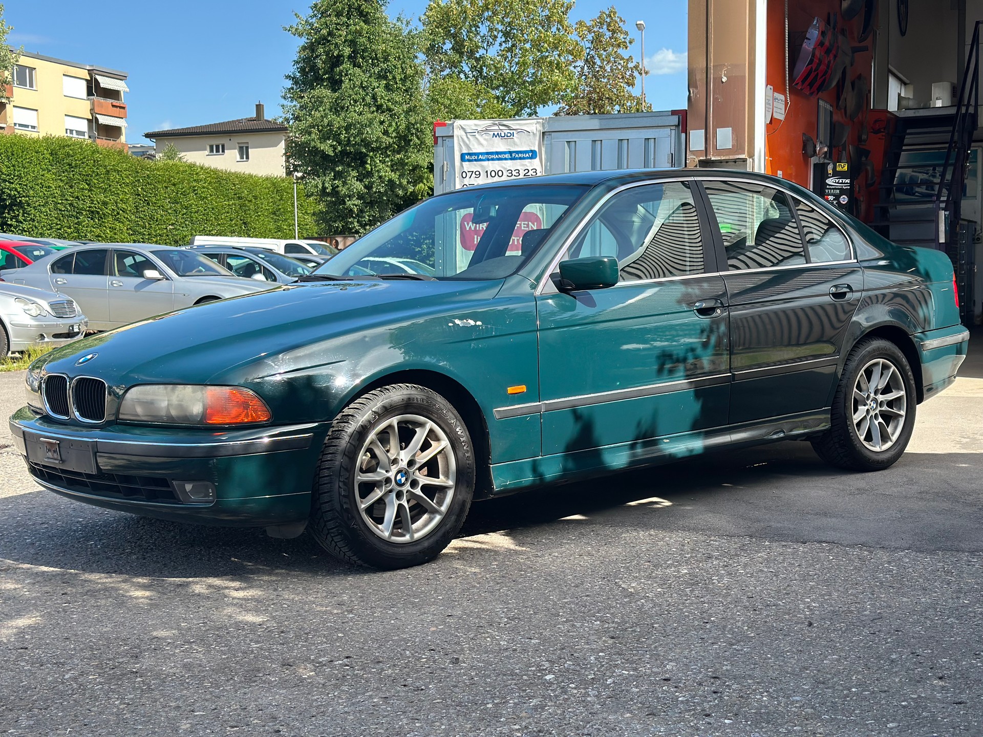 BMW 528i-image-6