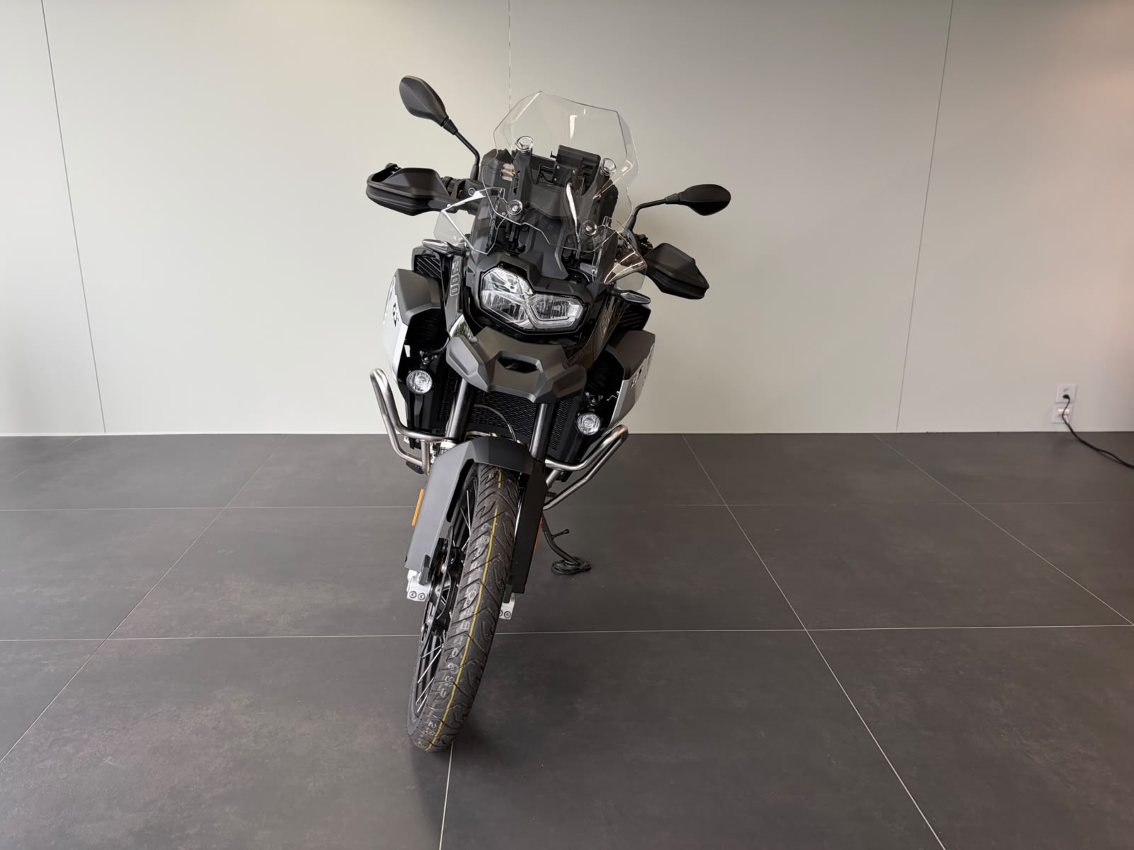 BMW F 900 GS Adventure-showroom-element-2