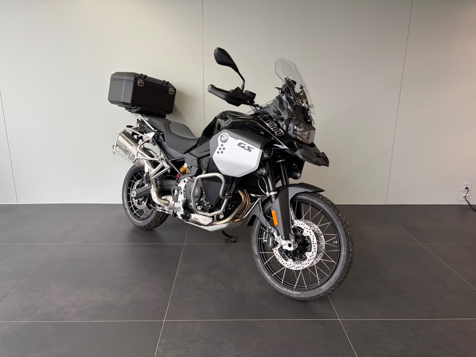 BMW F 900 GS Adventure-showroom-element-1