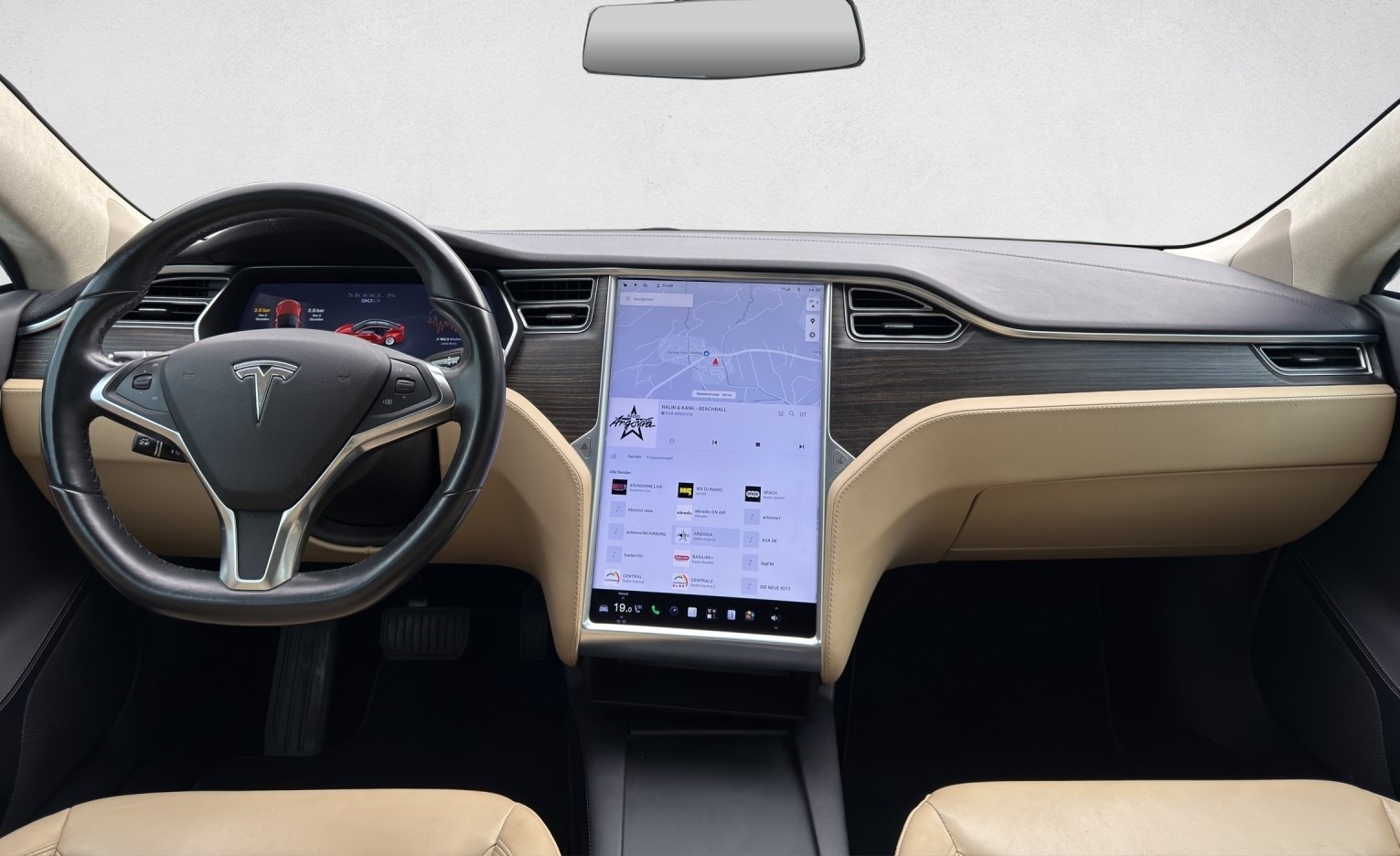 TESLA Model S 90 D-image-12