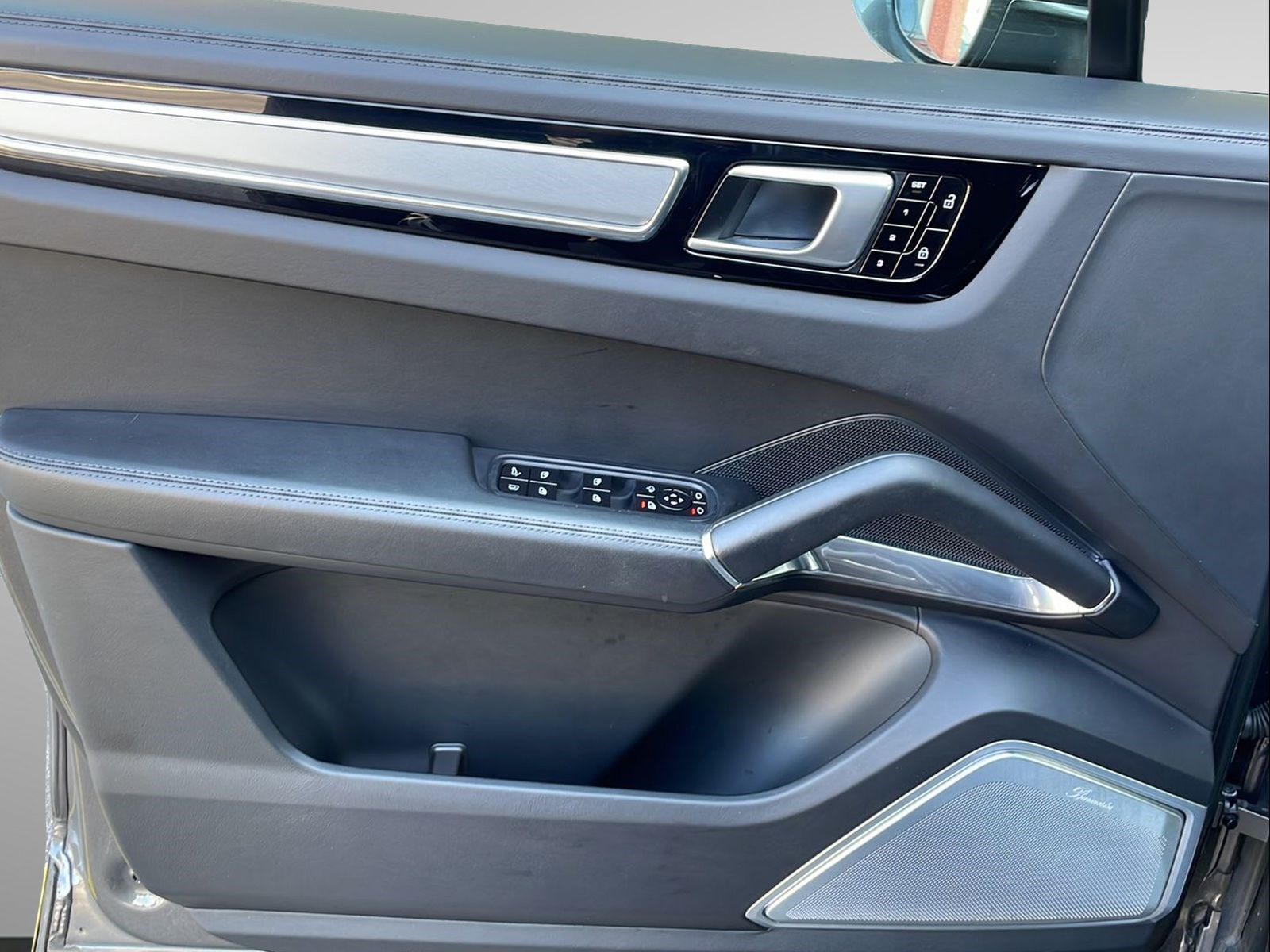 PORSCHE Cayenne Turbo S E-Hybrid-image-13