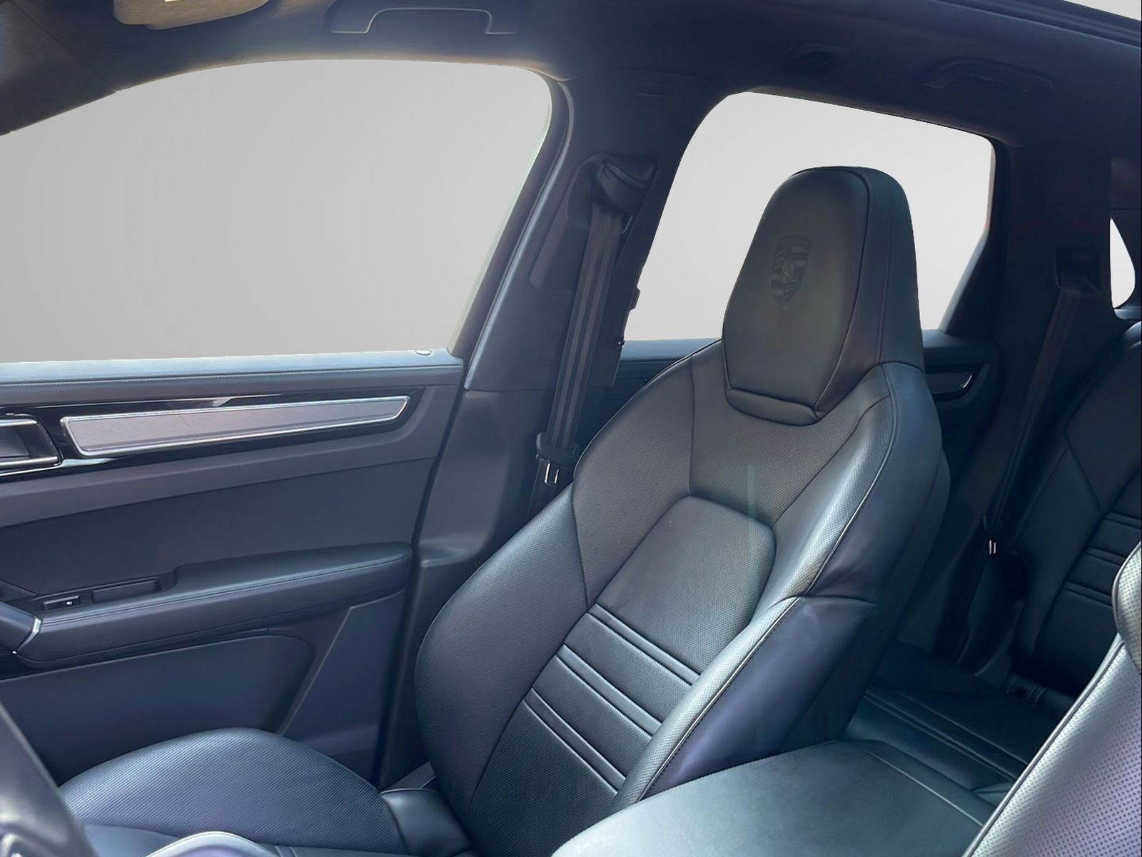 PORSCHE Cayenne Turbo S E-Hybrid-image-12
