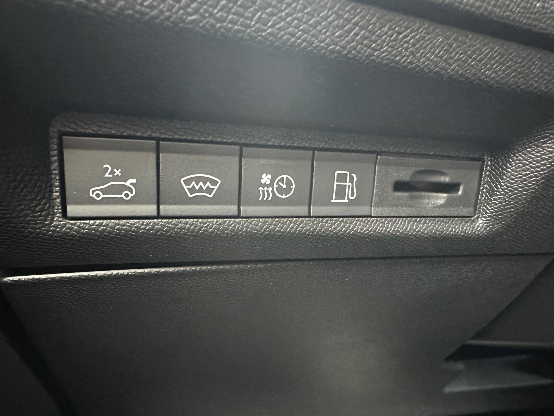 PEUGEOT 408 1.6 PHEV 225 GT-image-14
