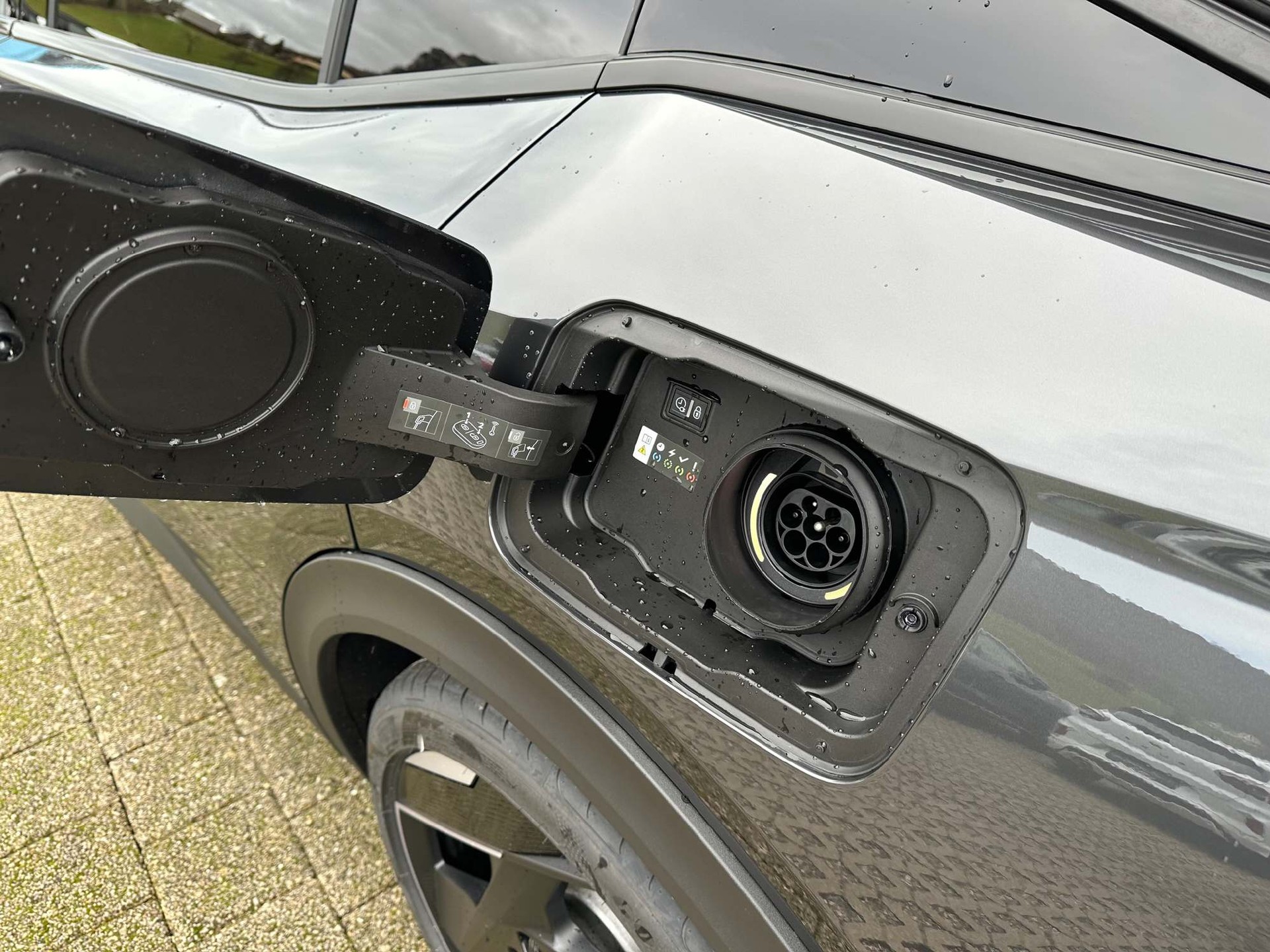 PEUGEOT 408 1.6 PHEV 225 GT-image-15