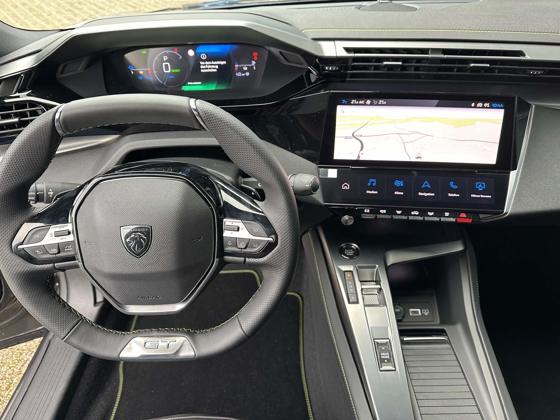 PEUGEOT 408 1.6 PHEV 225 GT-image-11