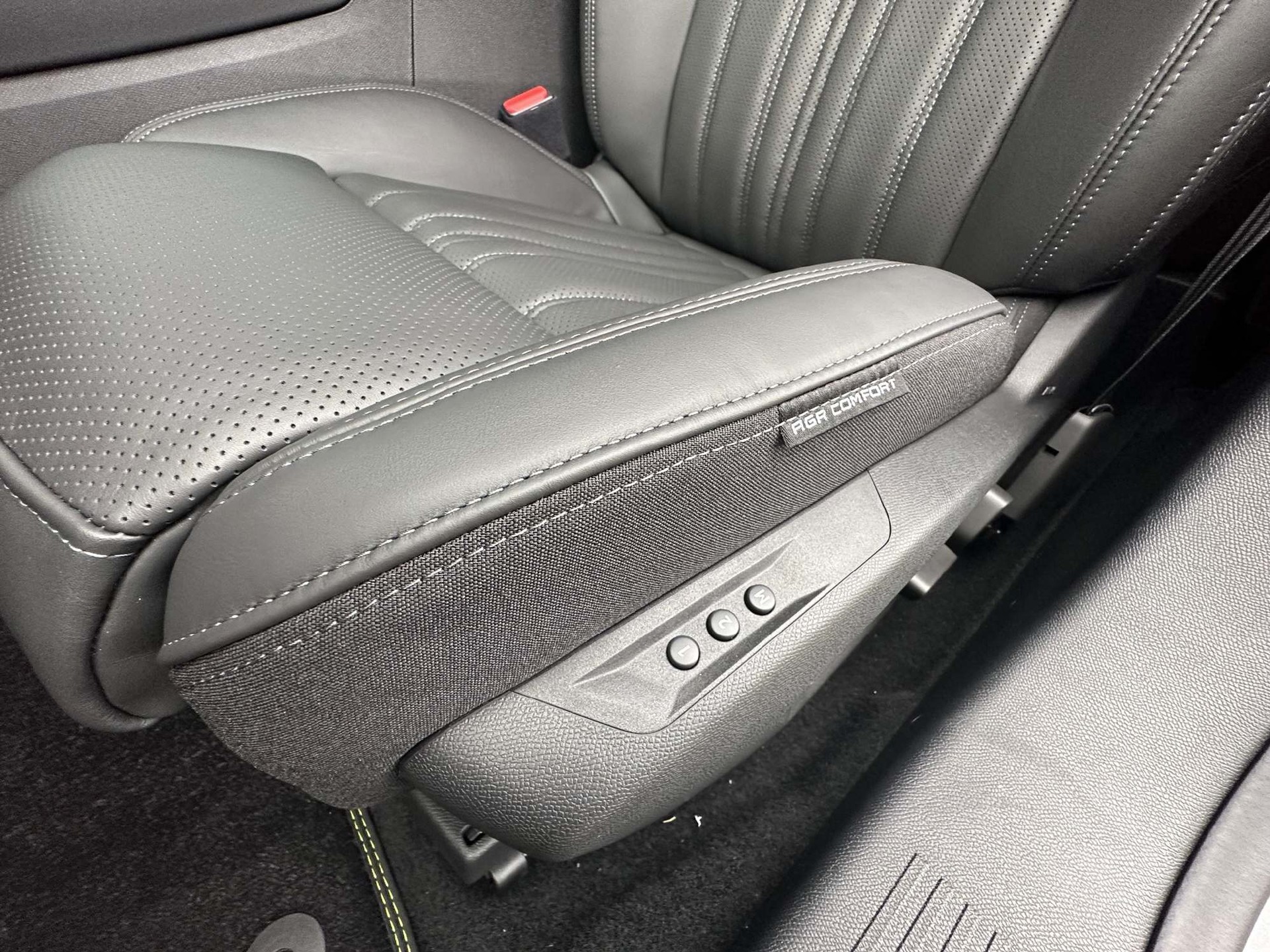 PEUGEOT 408 1.6 PHEV 225 GT-image-10