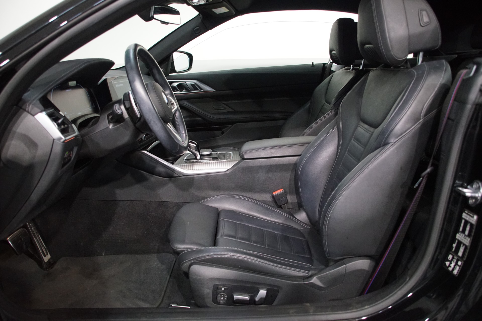 BMW M440i xDrive 48V Cabriolet Steptronic-image-15