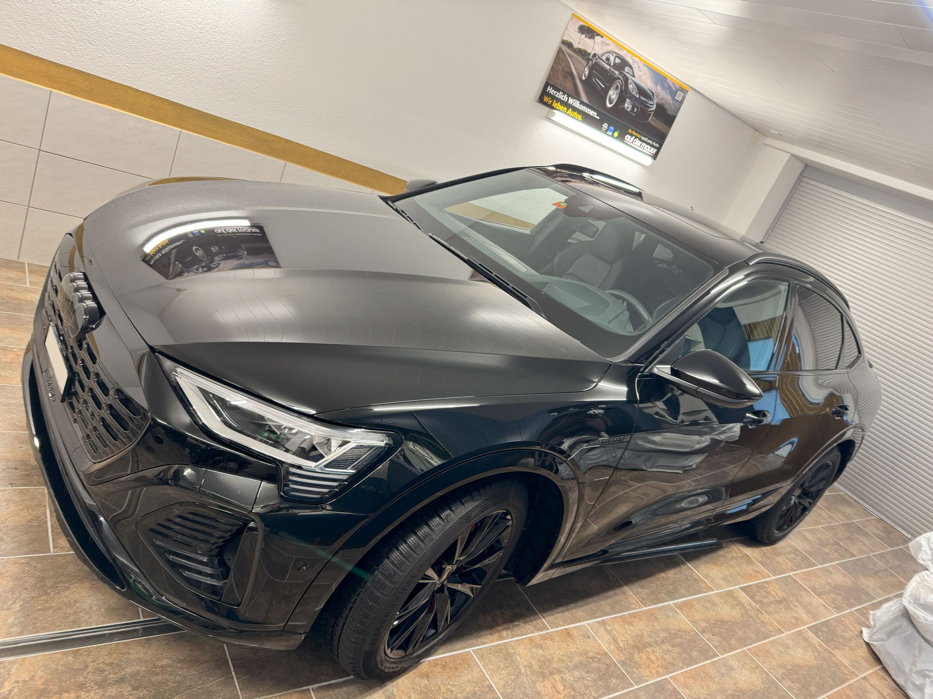 AUDI Q8 Sportback 55 e-tron Black Edition quattro-image-4