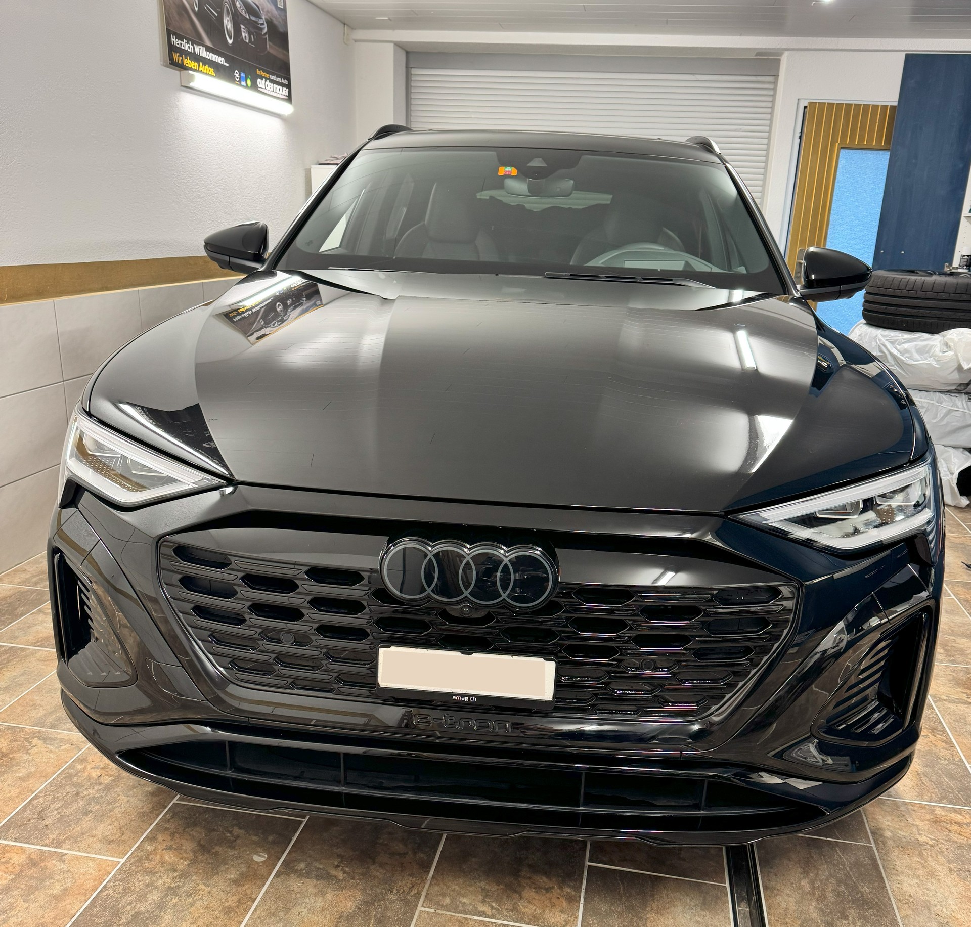 AUDI Q8 Sportback 55 e-tron Black Edition quattro-image-3
