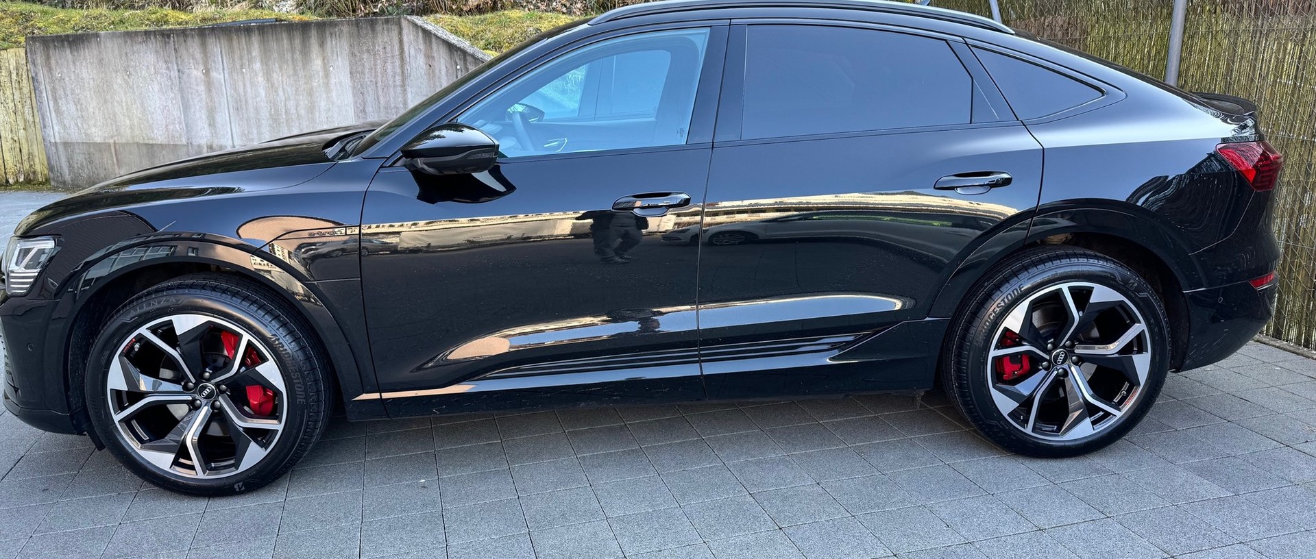 AUDI Q8 Sportback 55 e-tron Black Edition quattro-image-2