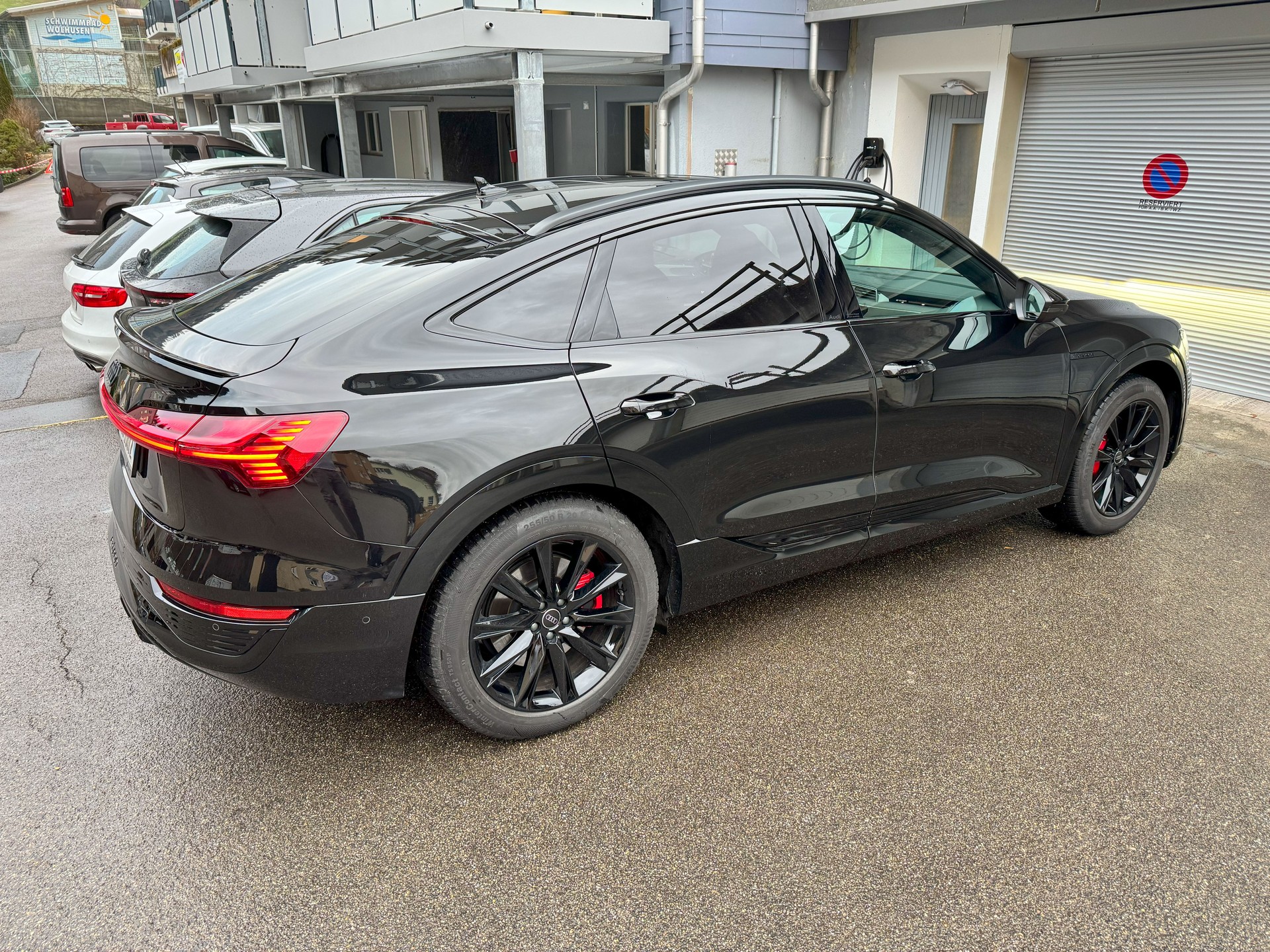 AUDI Q8 Sportback 55 e-tron Black Edition quattro-image-5