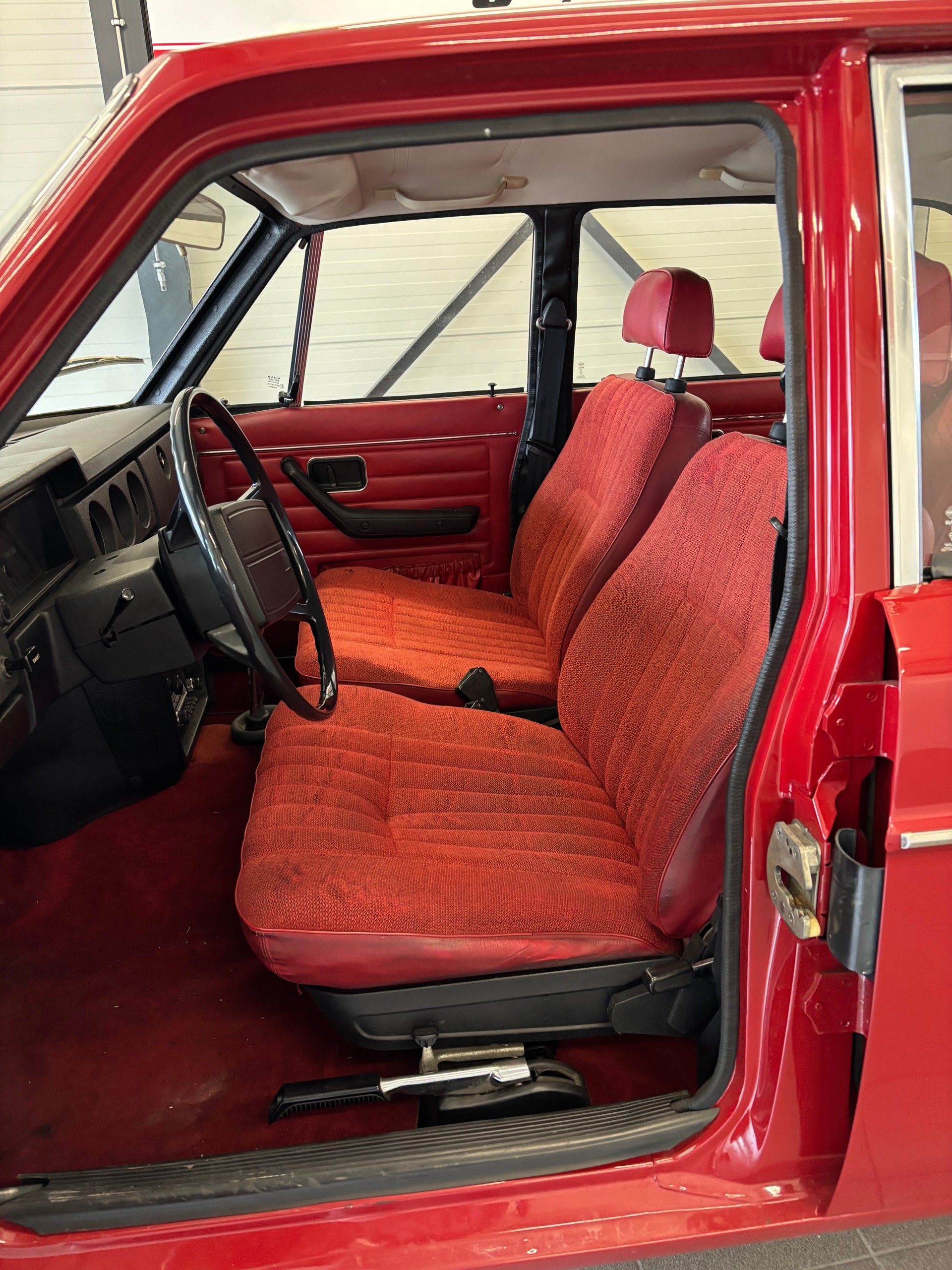 VOLVO 144-image-7