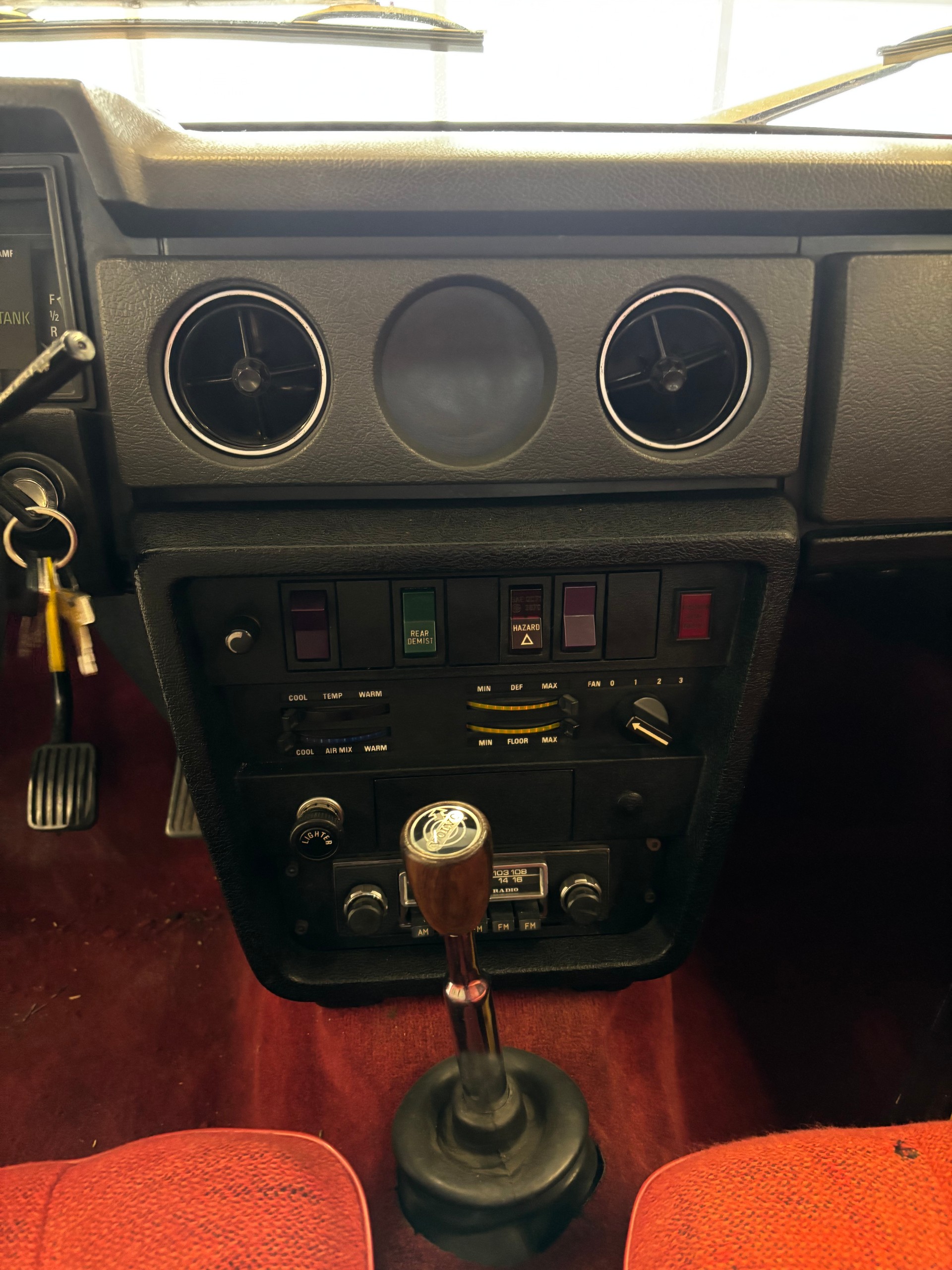 VOLVO 144-image-9