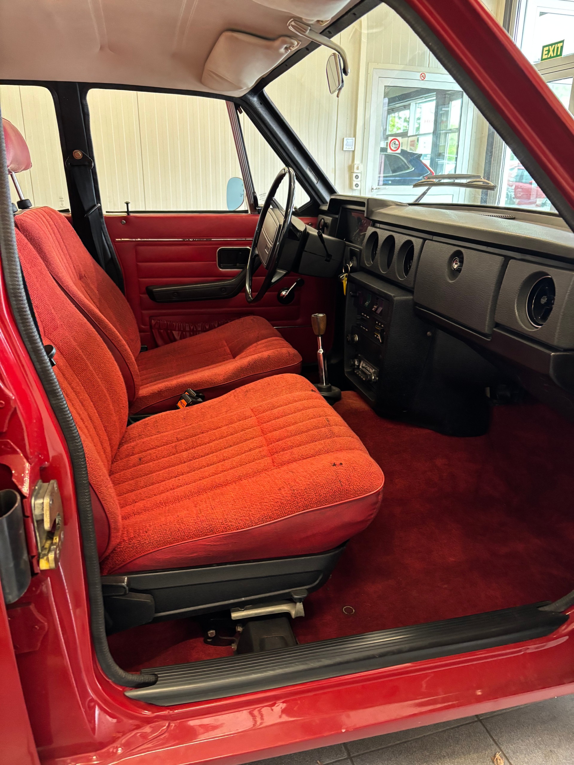 VOLVO 144-image-10