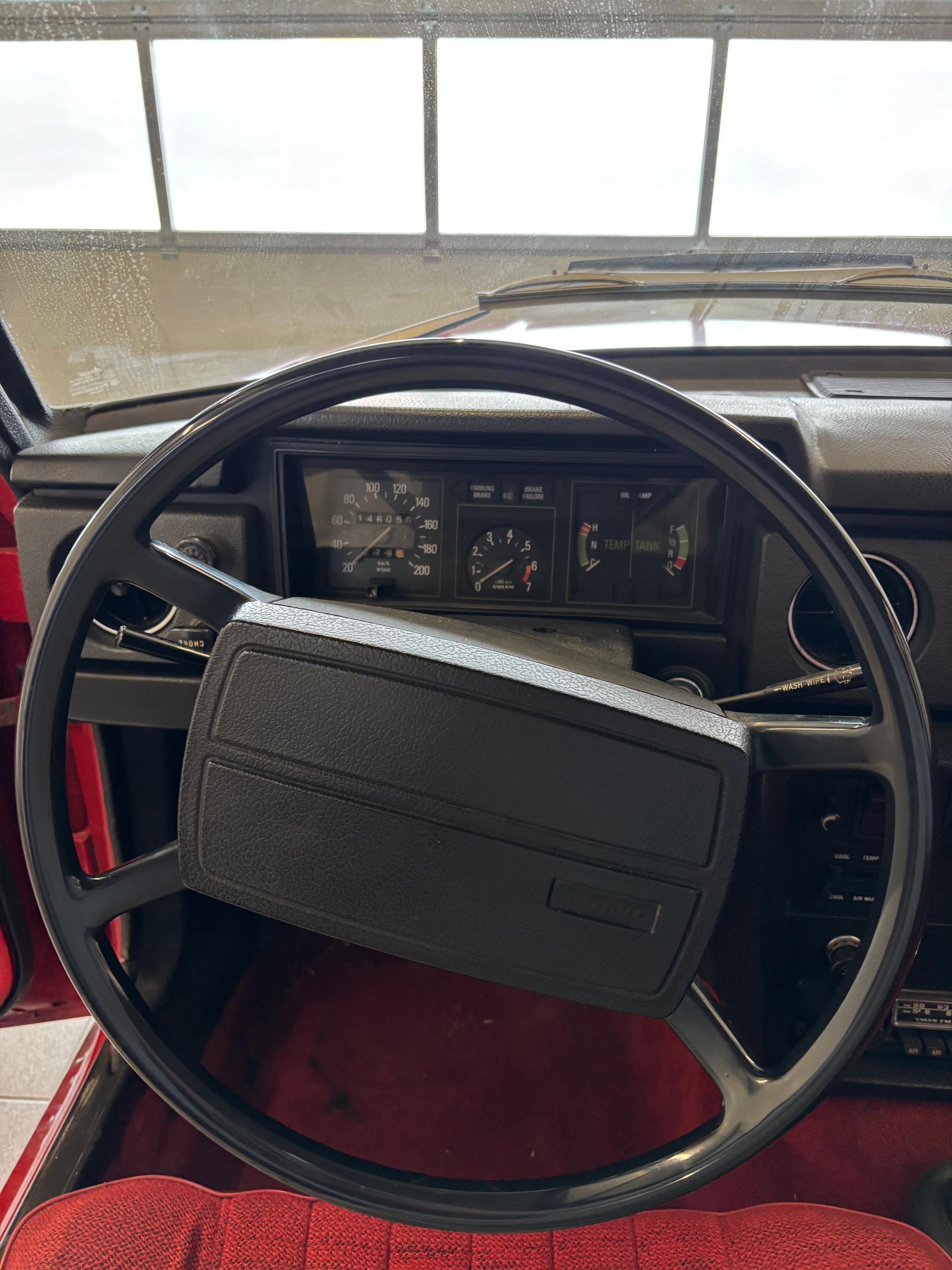 VOLVO 144-image-8