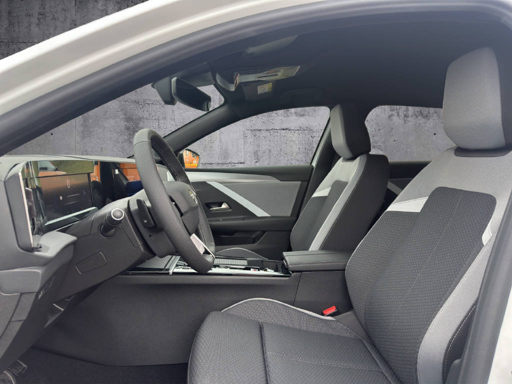 OPEL Astra Sports Tourer 1.2 T Edition-image-6