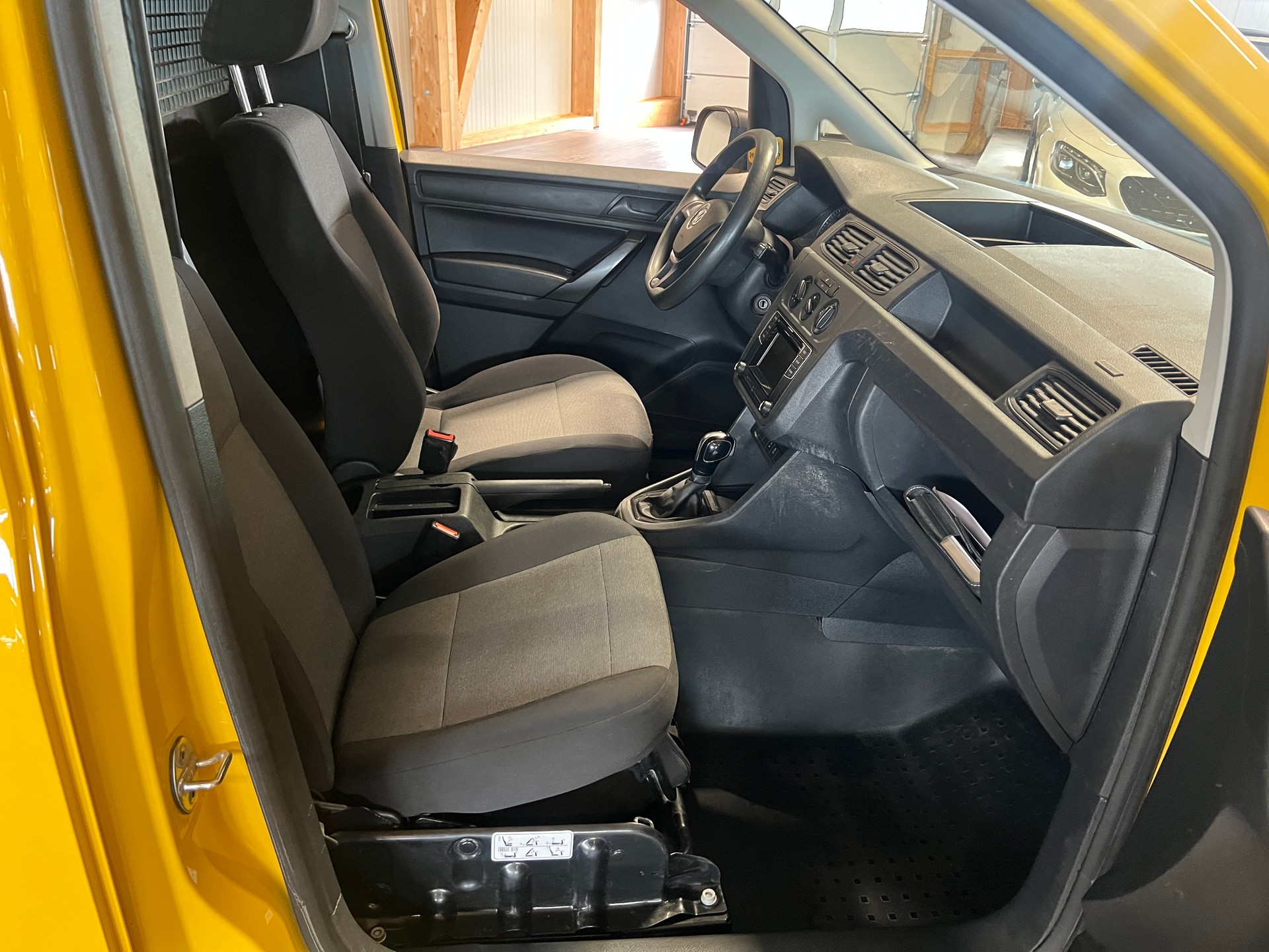 VW Caddy 2.0TDI 4Motion BlueMotion Technology DSG-image-11