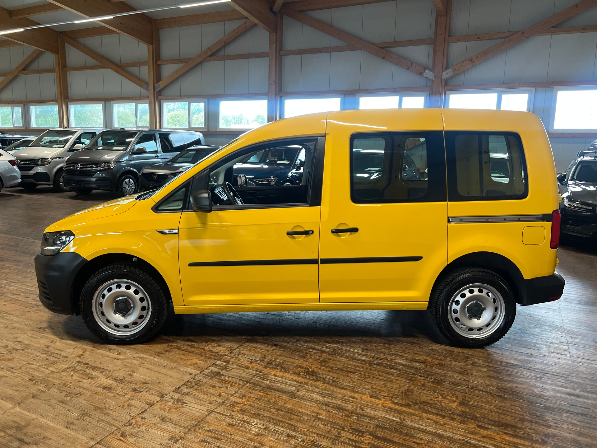 VW Caddy 2.0TDI 4Motion BlueMotion Technology DSG-image-7